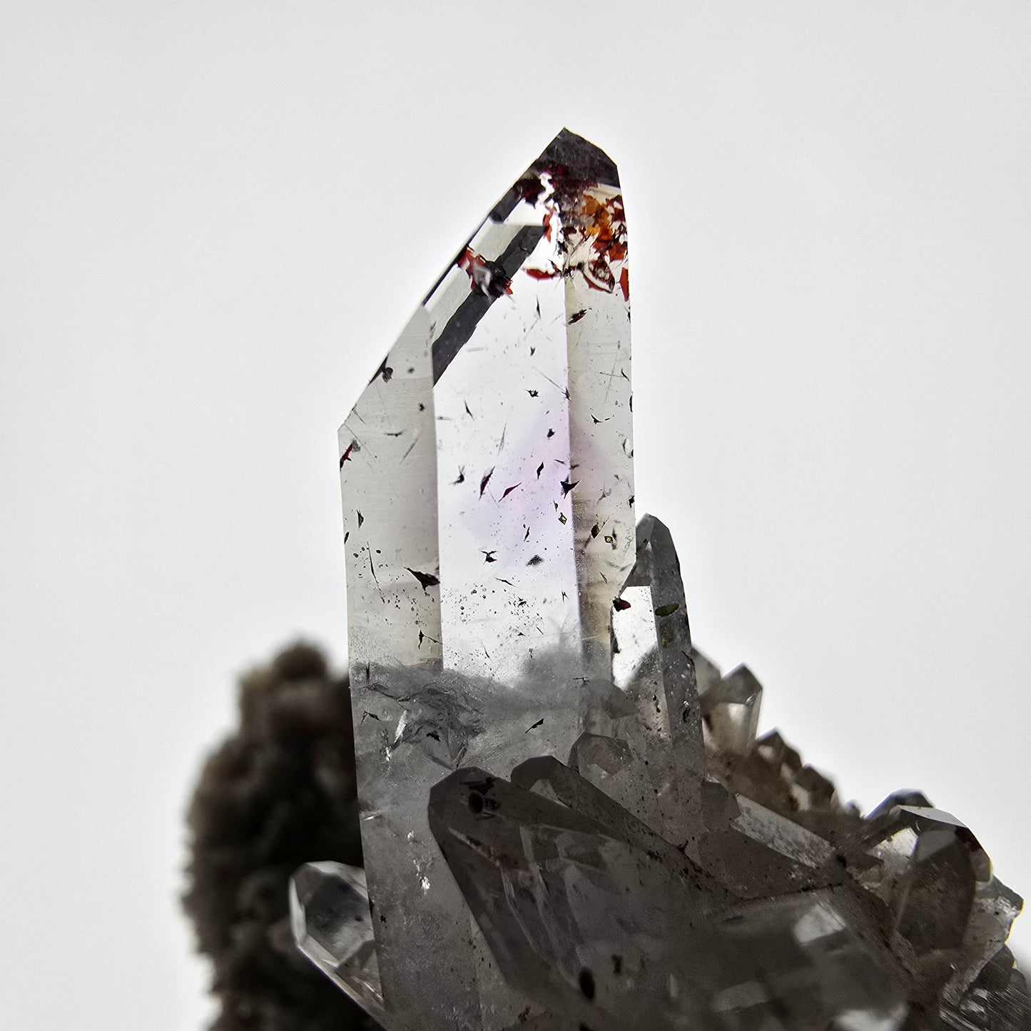 Quartz fumé Harlequin, spécimen de calcite UV, poche Valentine Goboboseb, Namibie, 79 x 63 x 34 mm