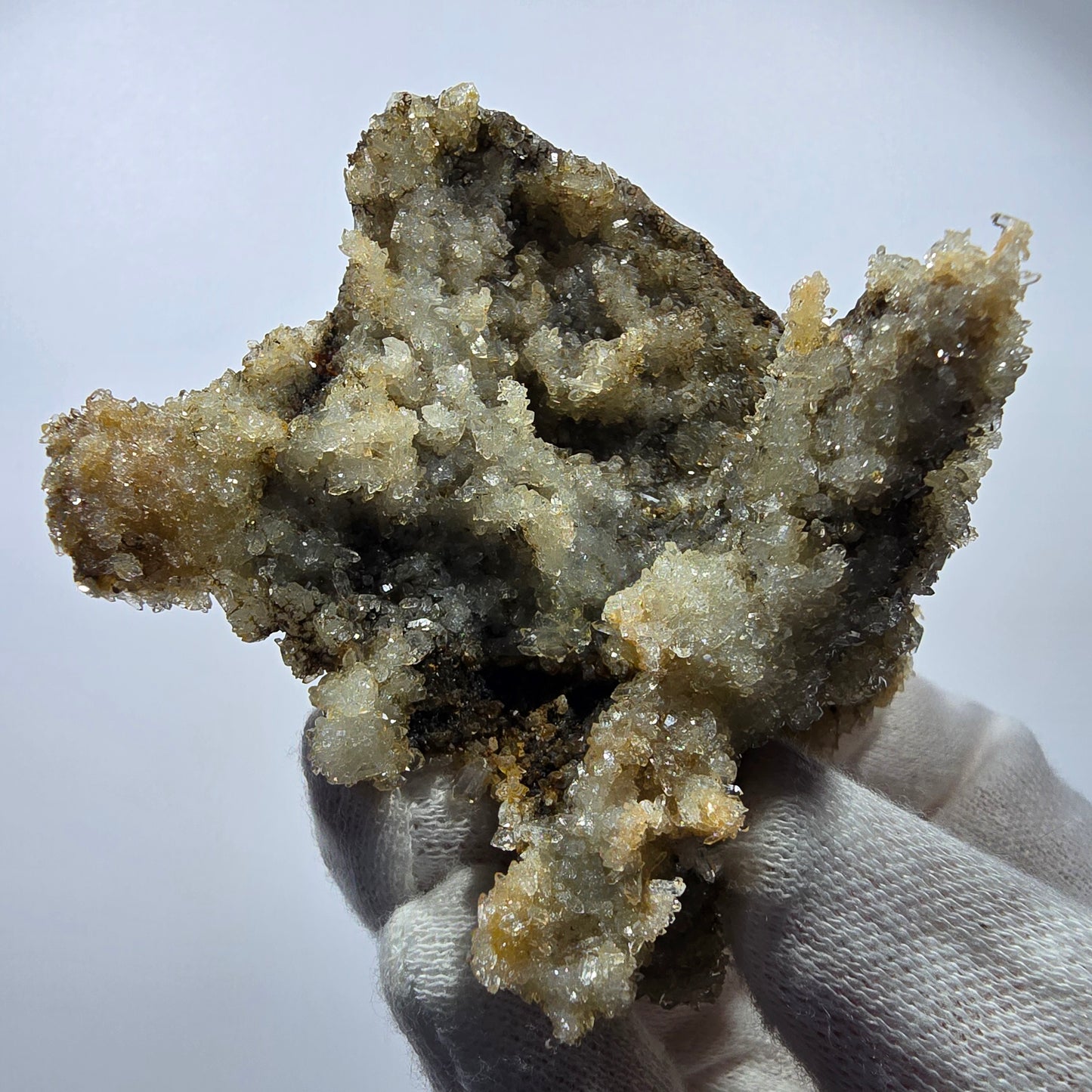Quartz fumé, calcite UV sur matrice Valentine Pocket Goboboseb Namibie 87*81*58mm