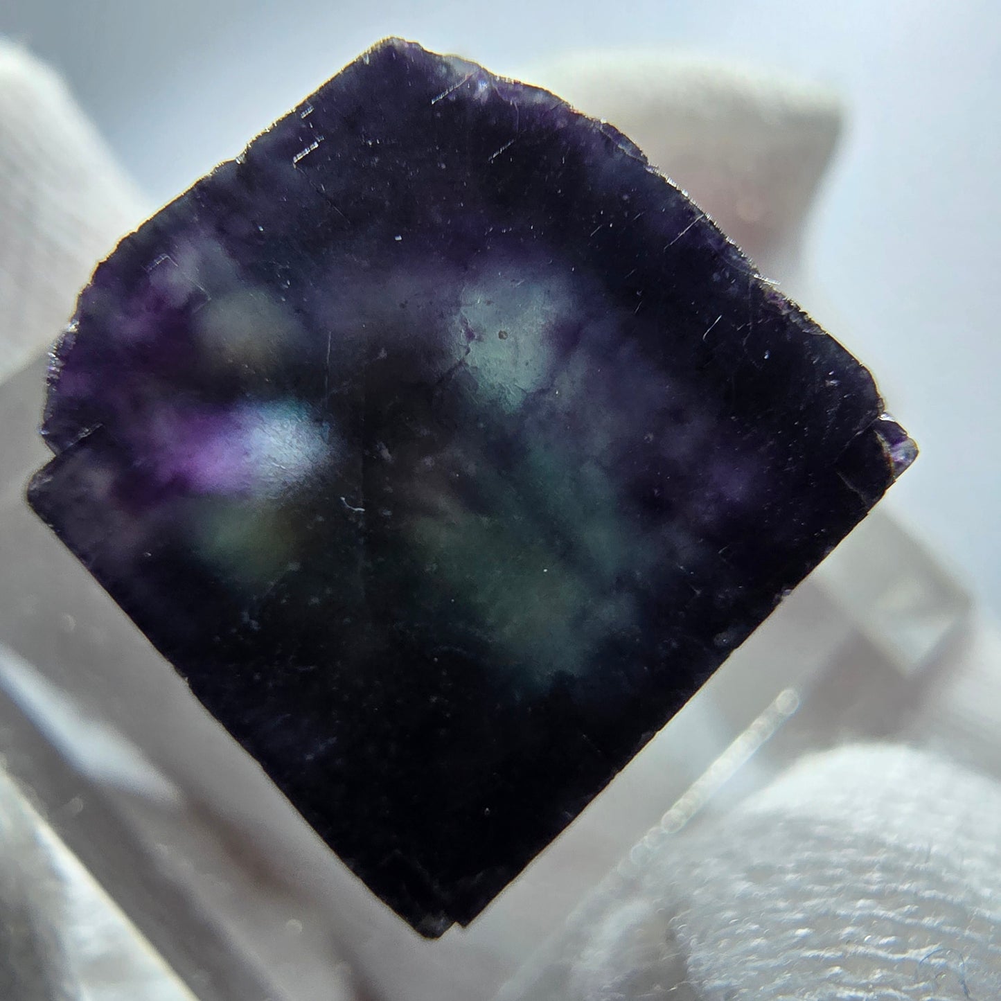 Rare spécimen de cube de fluorite fantôme, vert zonal et violet, Okorusu, Namibie, 19 x 18 x 14 mm
