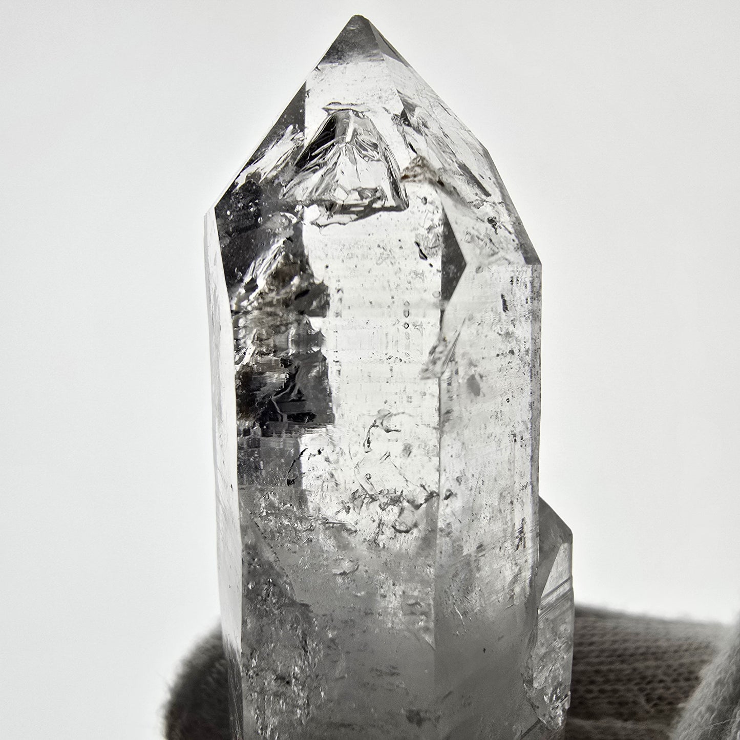 Sceptre de poche Saint-Valentin en quartz fumé fantôme squelette, Namibie 86 x 25 x 19 mm