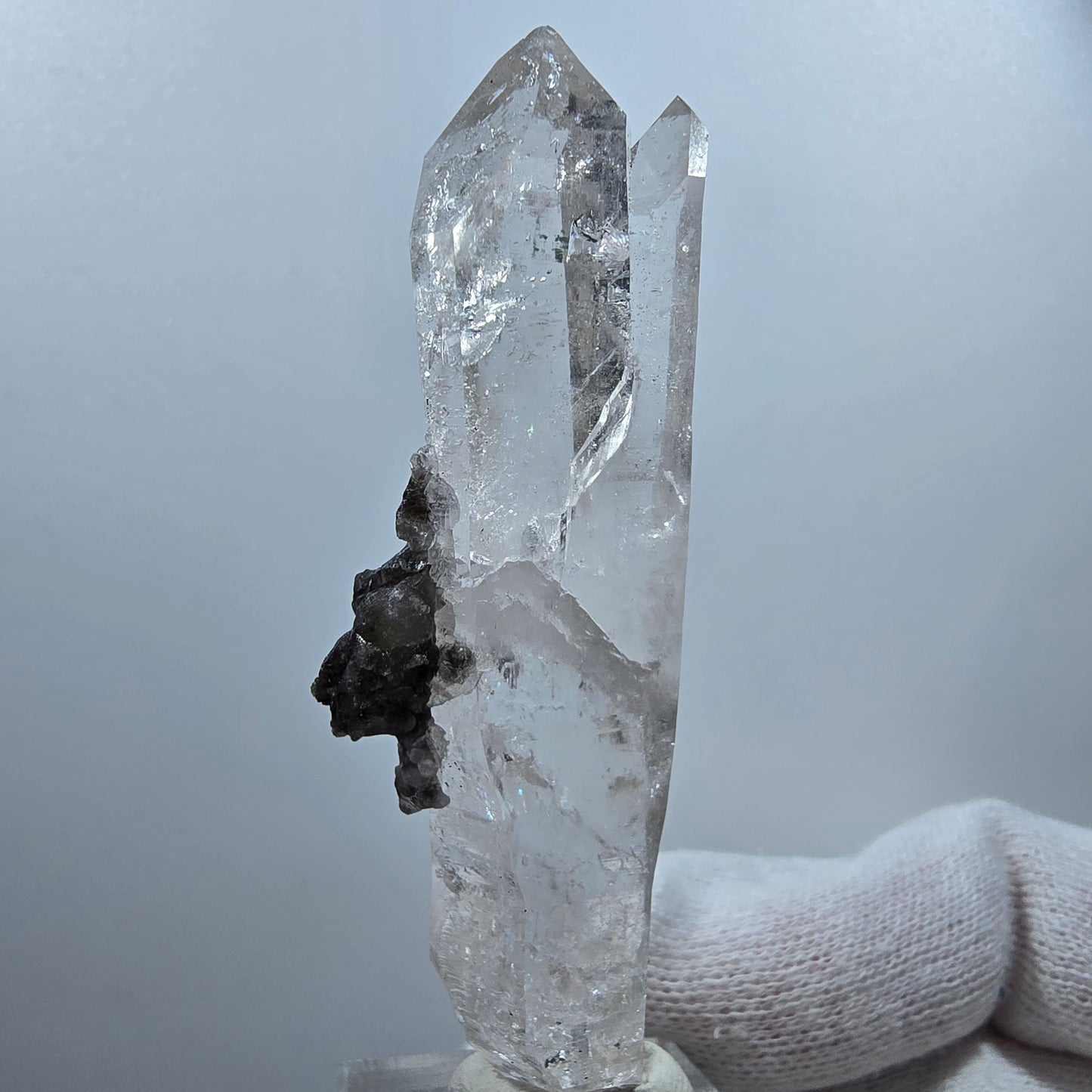 Quartz fumé DT Enhydro, sceptre, calcite UV, 4 parures de poche Bubble Valentine. Namibie, 76 x 26 x 12 mm.