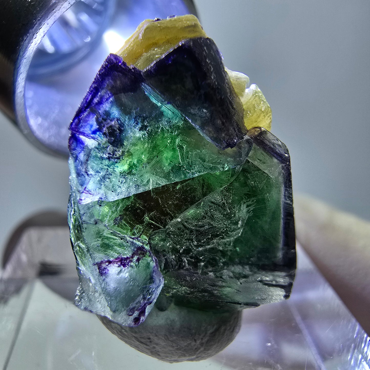 Cube de fluorite fantôme, zonal, spécimen de muscovite, Erongo, Namibie, 21 x 20 x 17 mm