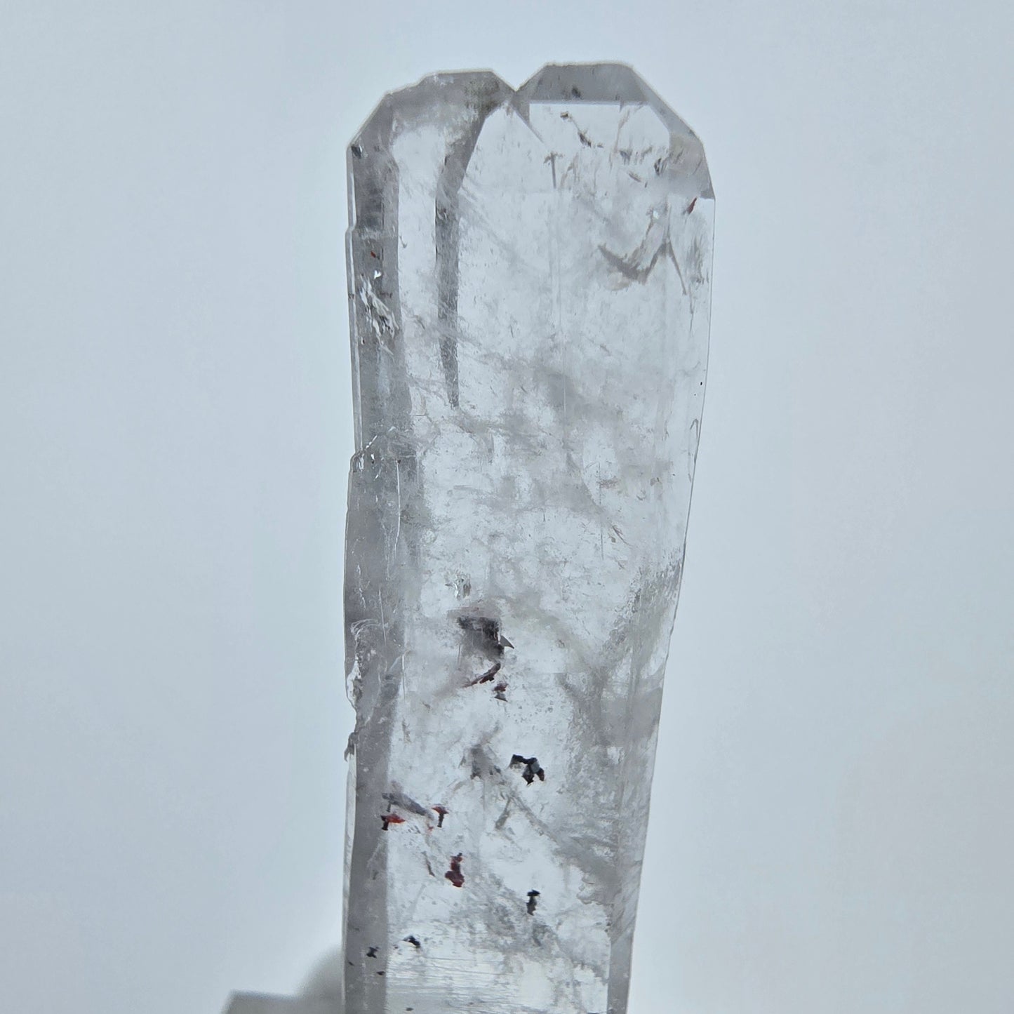Flacher Harlekin Prehnit Quarz Streep Mine Goboboseb Namibia 46*11*4,4mm