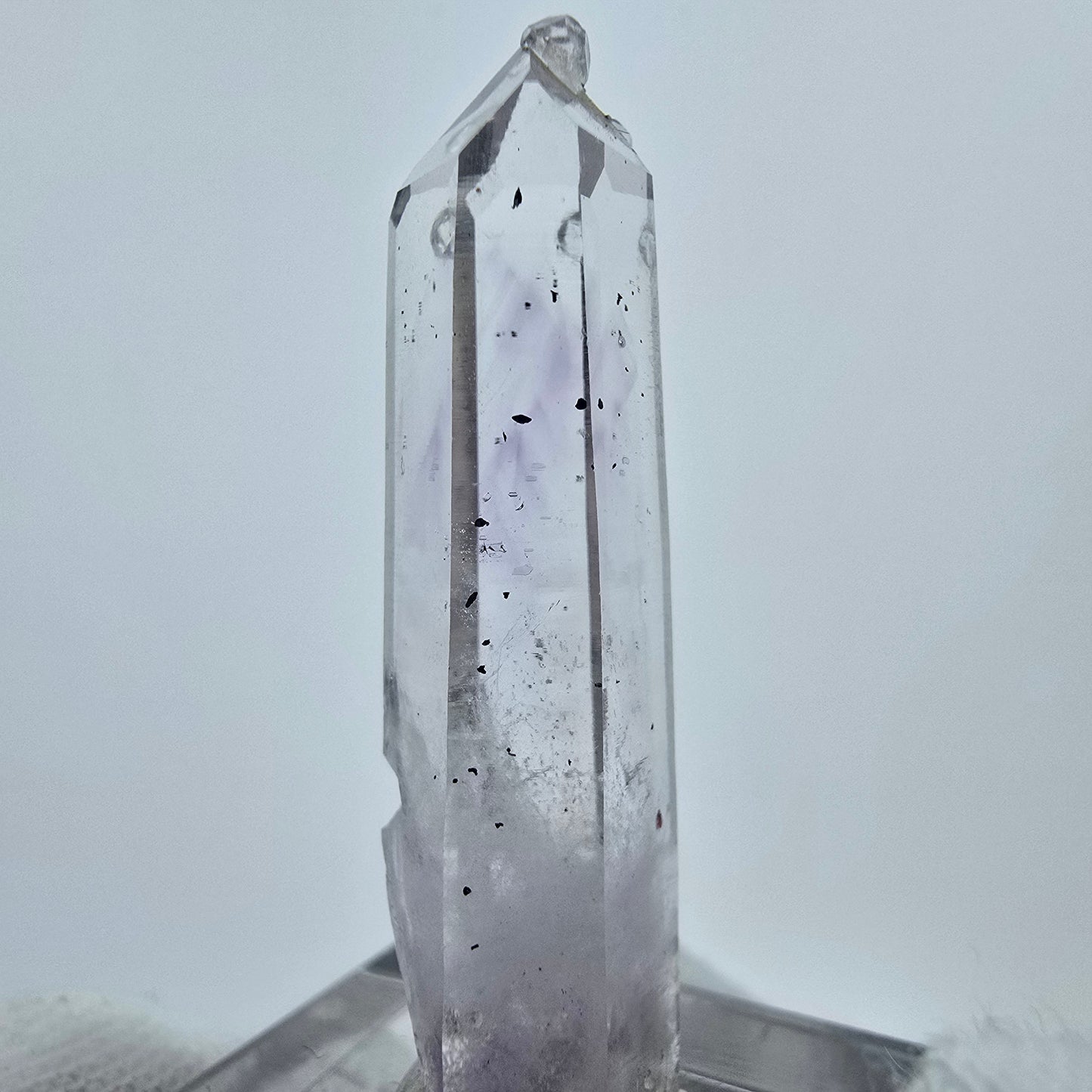 Phantom Amethyst mit Analcim, Hämatit Streep Mine, Goboboseb, Namibia 38*10*8mm