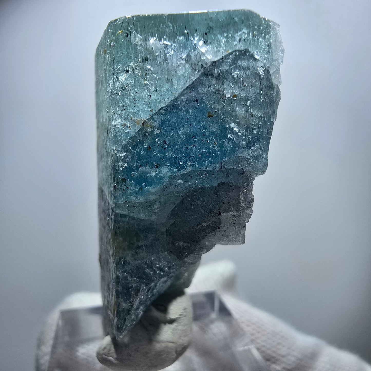Seltener Aquamarin X mit Hyalit Einschlüssen Erongo, Namibia 42*28*19mm