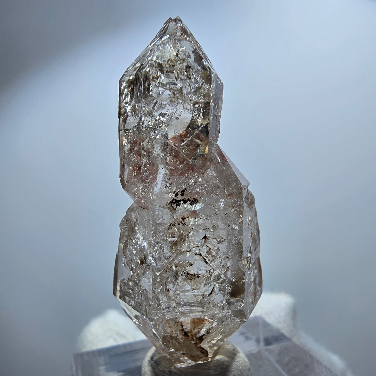 Sceptre en quartz fumé fantôme transparent, DT Point Goboboseb, Namibie, 39 x 15 x 16 mm