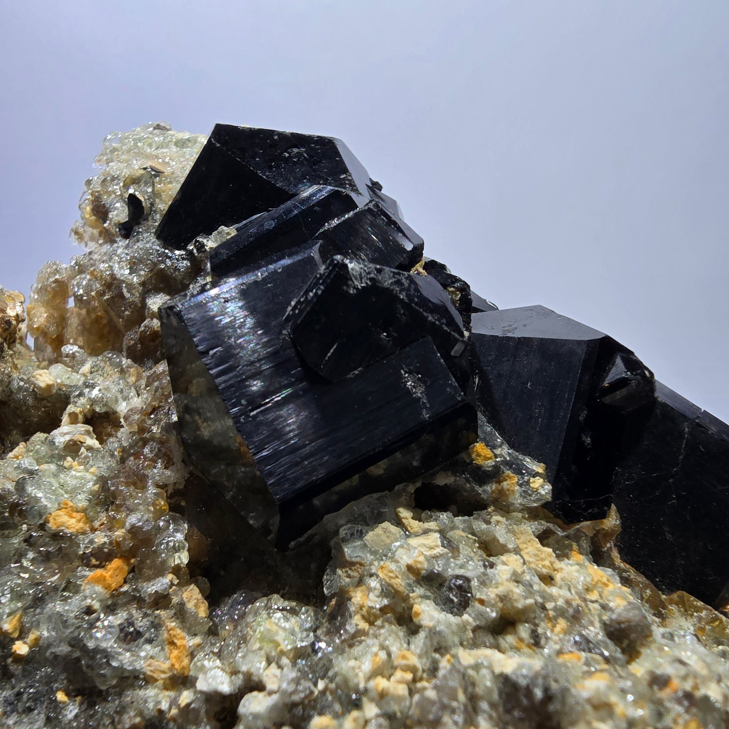 Grand spécimen de tourmaline Schorl, hyalite, quartz fumé et orthose, Erongo, Namibie, 123 x 92 x 47 mm