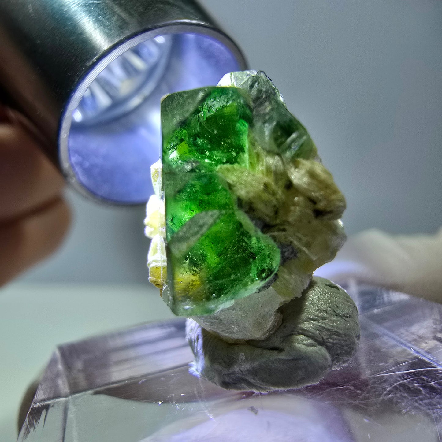 Cube de fluorite fantôme, spécimen de muscovite, Erongo, Namibie, 15 x 13 x 10 mm