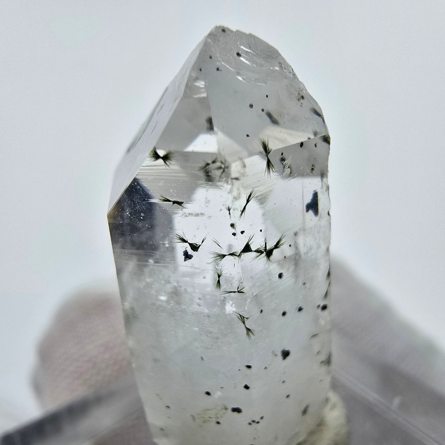 Klarer Quarz mit Hämatit, Epidot Sterne Streep Mine Goboboseb Namibia 27*13*11mm