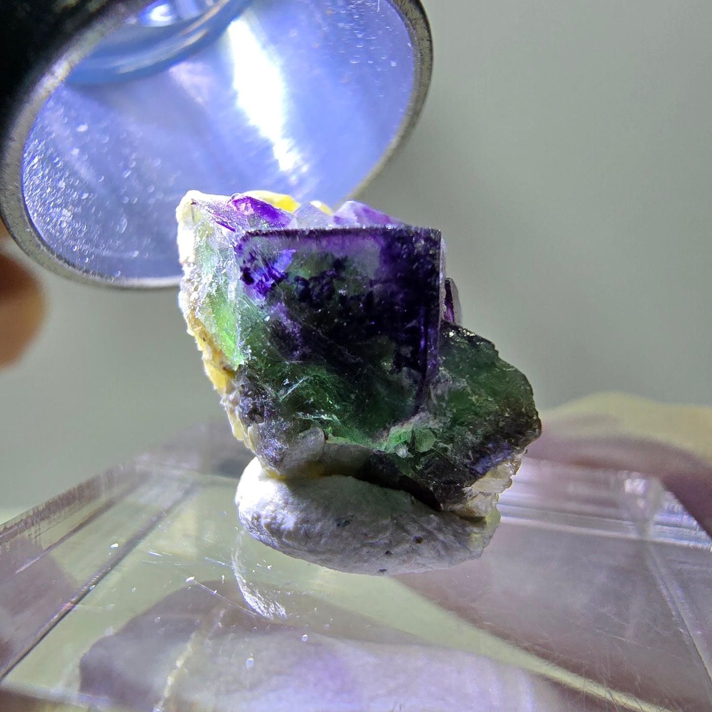Cube de fluorite fantôme, zonal, spécimen de muscovite, Erongo, Namibie, 18 x 12 x 11 mm