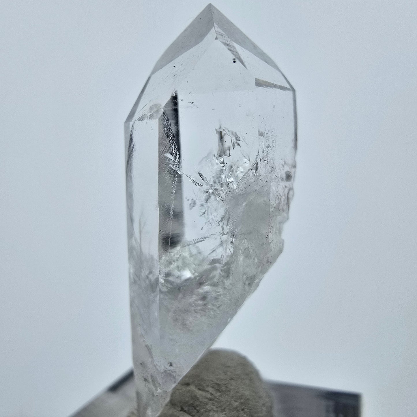 Klare Lemurian Phantom Quarz Spitze Streep Mine, Goboboseb, Namibia 39*16*11mm