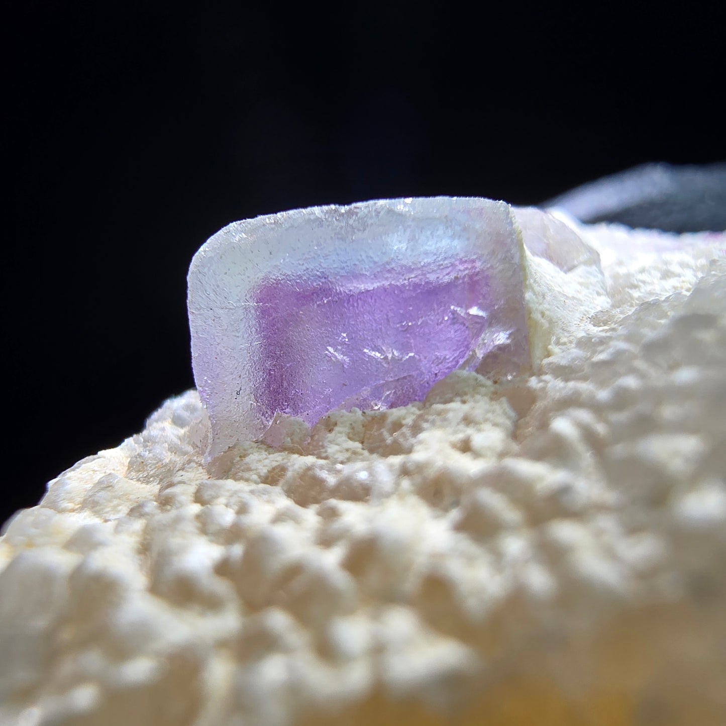 Cube de fluorite fantôme sur étape de quartz violet vert Omehane, Namibie 40*33*17mm