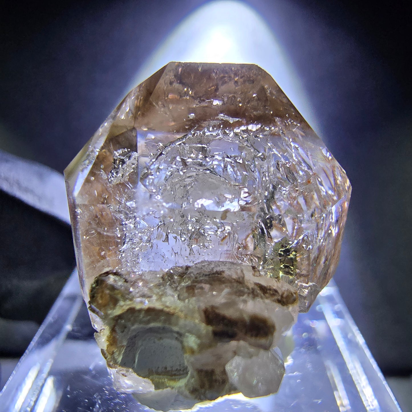 Klare Phantom Rauchquarz mit Einschlüssen Spitze 22*17*14mm Goboboseb Namibia