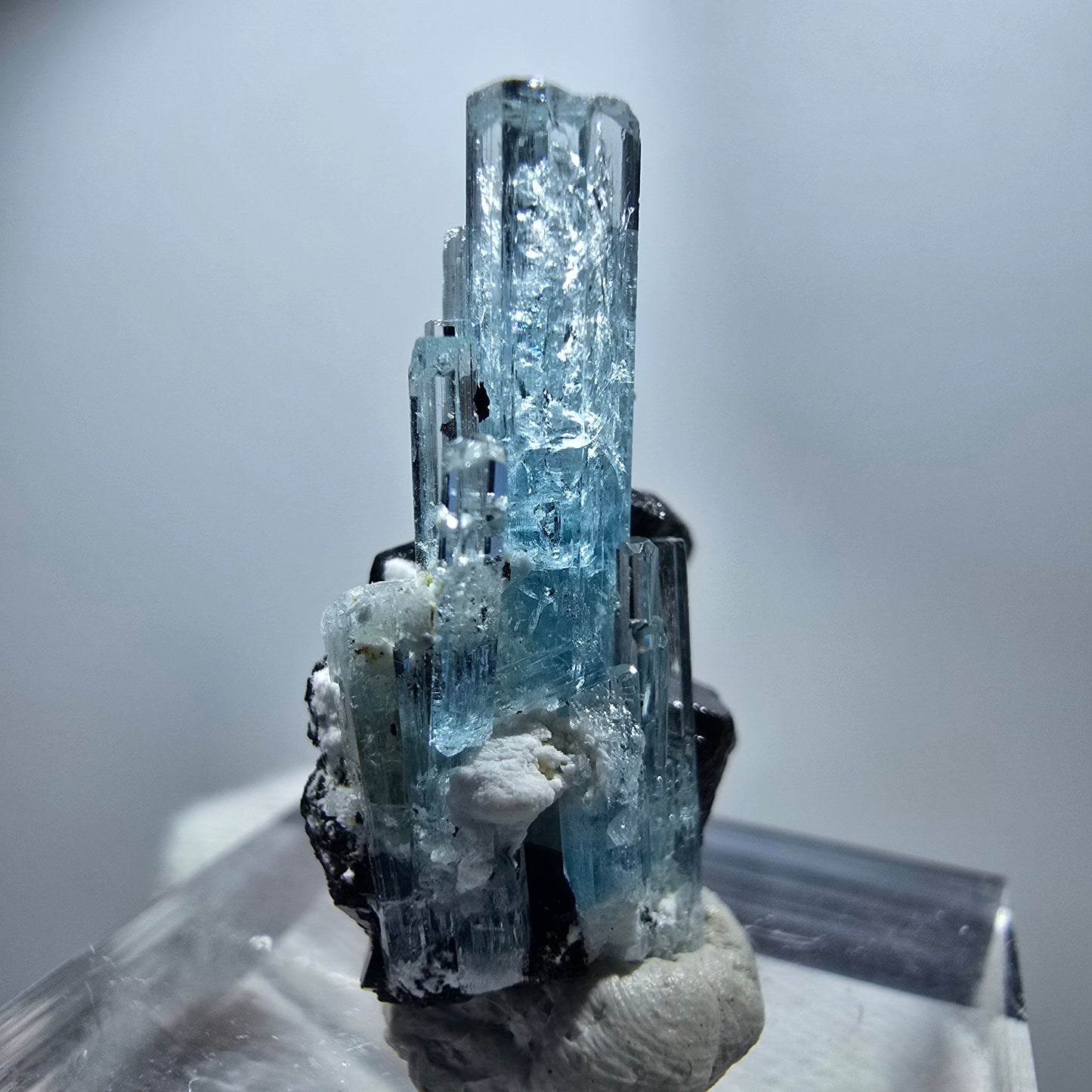 Seltener Aquamarin X mit Schörl Turmalin Erongo, Namibia 26*20*12mm