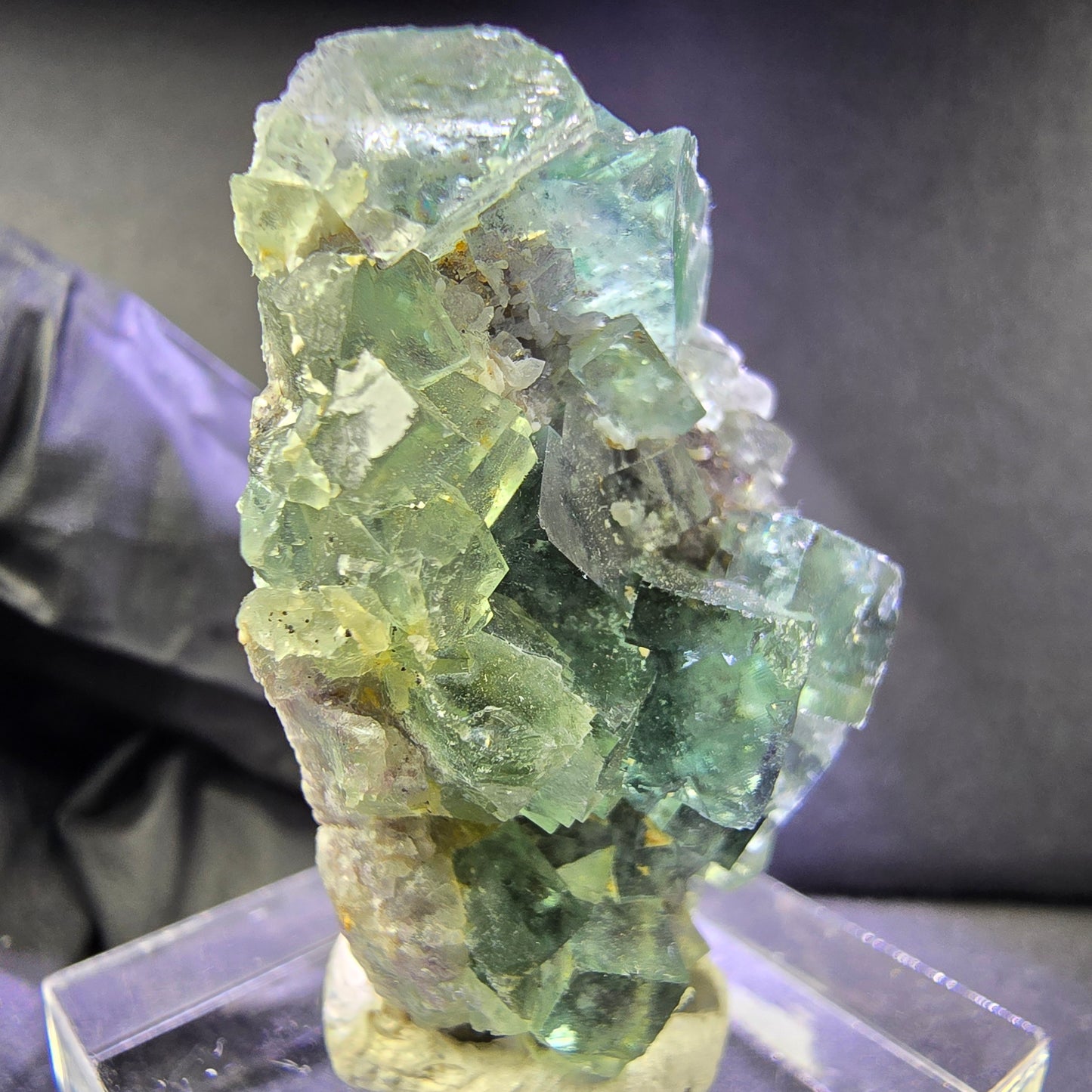 Sehr klare Zonare Fluorit XX Würfel Stufe grün lila 36*22*16mm Okorusu, Namibia
