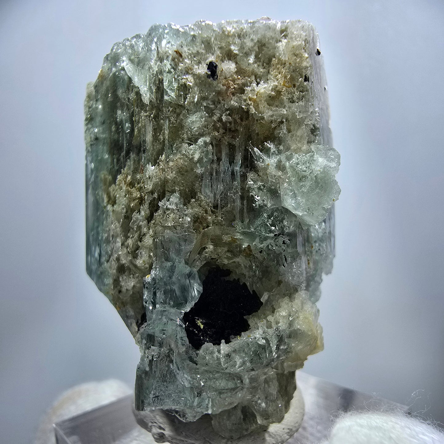 Seltener Aquamarin X mit Hyalit Einschlüssen Erongo, Namibia 40*29*23mm