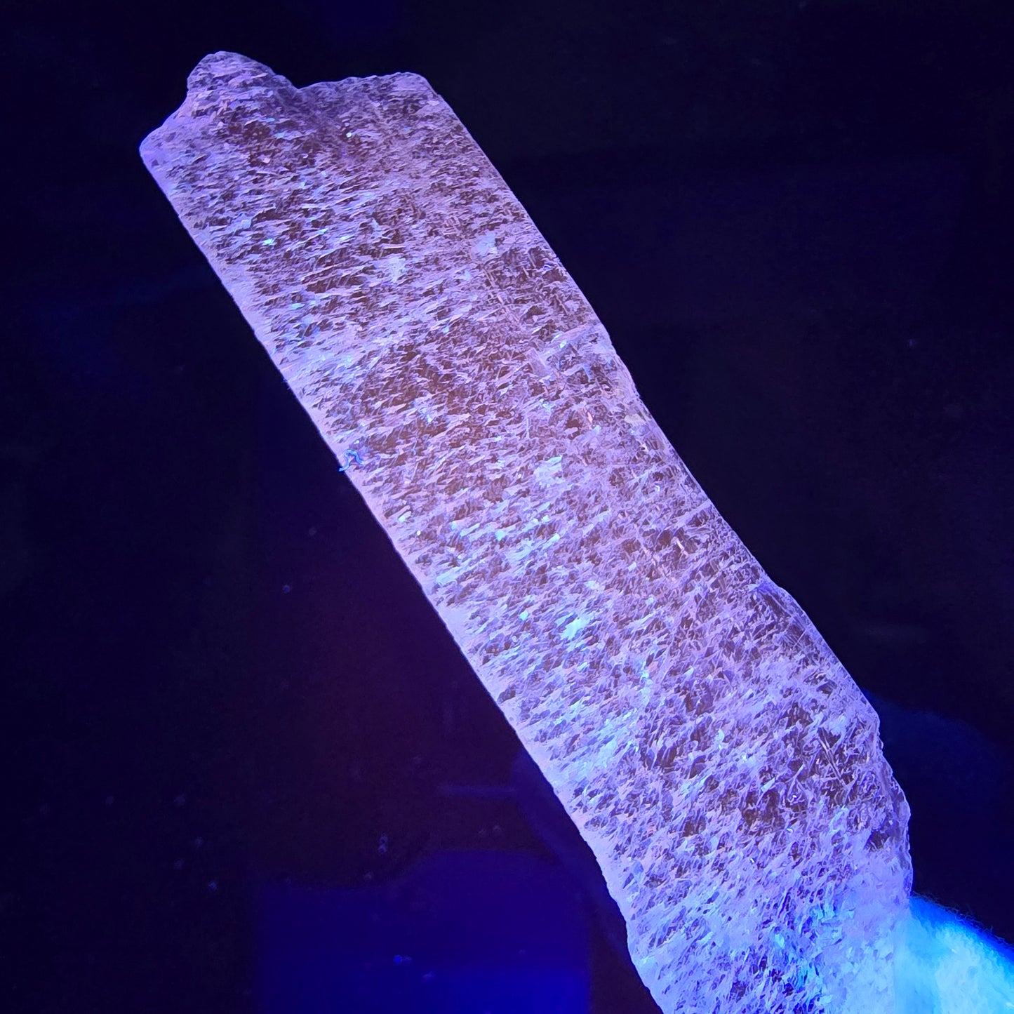 Seltener Kunzit X Spodumen Kristall rosa weiß UV Mineral 92*20*3mm aus Brasilien