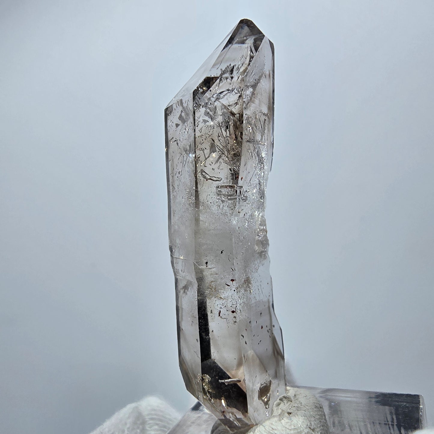 Quartz fumé fantôme transparent DT Scepter Point Goboboseb, Namibie 47 x 13 x 8 mm
