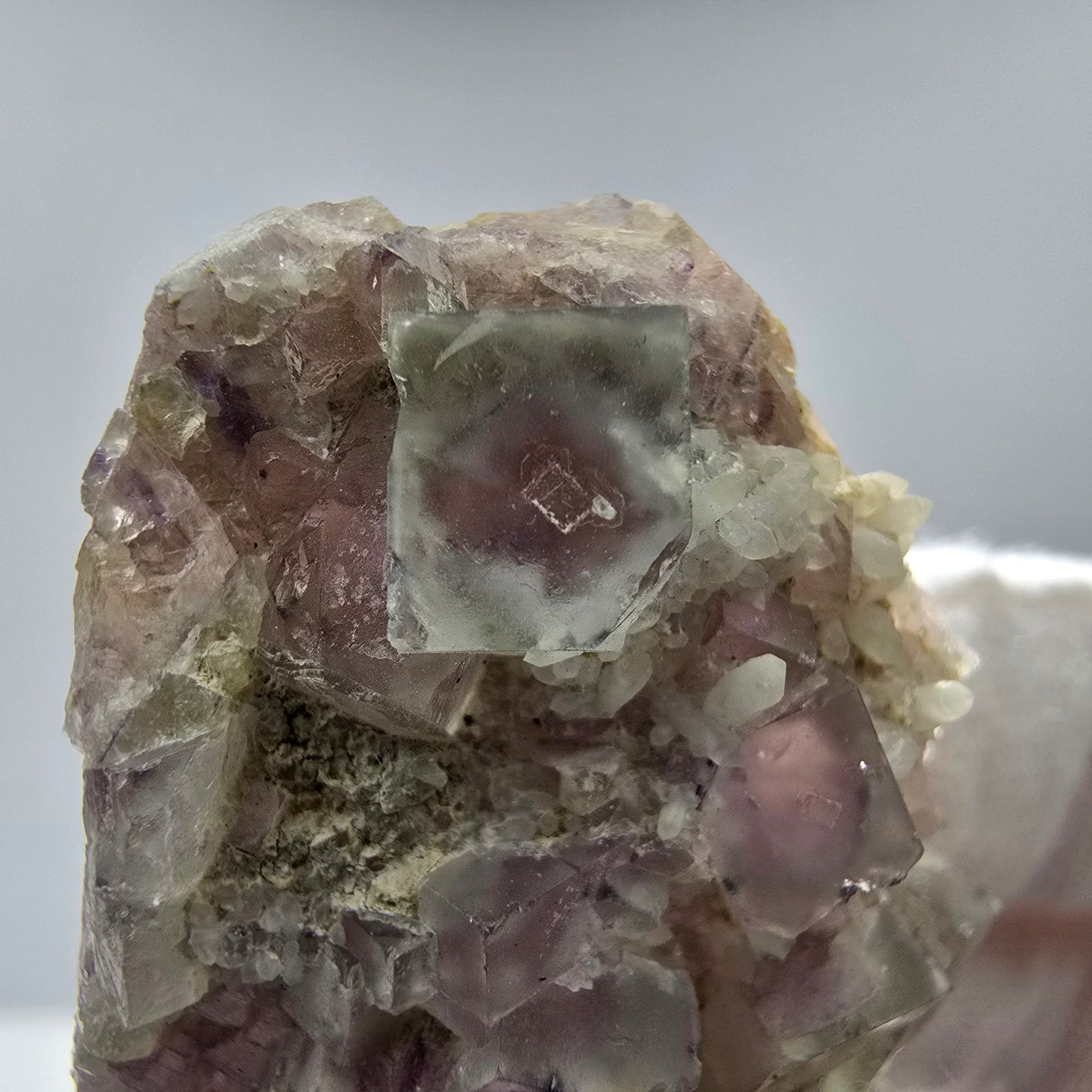 Seltene UV Phantom Fluorit Würfel, Quarz Stufe Brandberg, Namibia 47*31*18mm