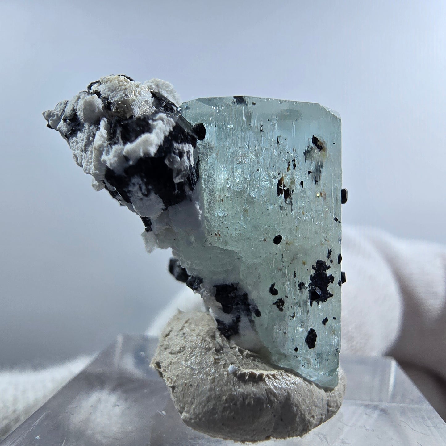 Aigue-marine de Setlene, tourmaline de Schörl, stade orthose Erongo, Namibie 24*23*17 mm