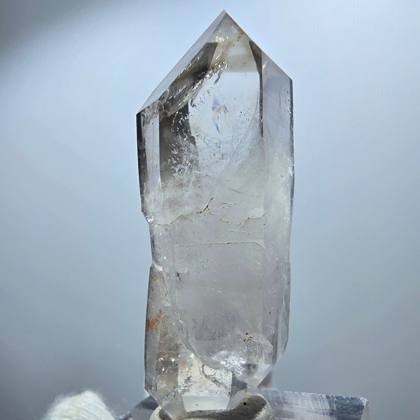 Sceptre en quartz fumé fantôme transparent, DT Point Goboboseb, Namibie, 47 x 16 x 15 mm
