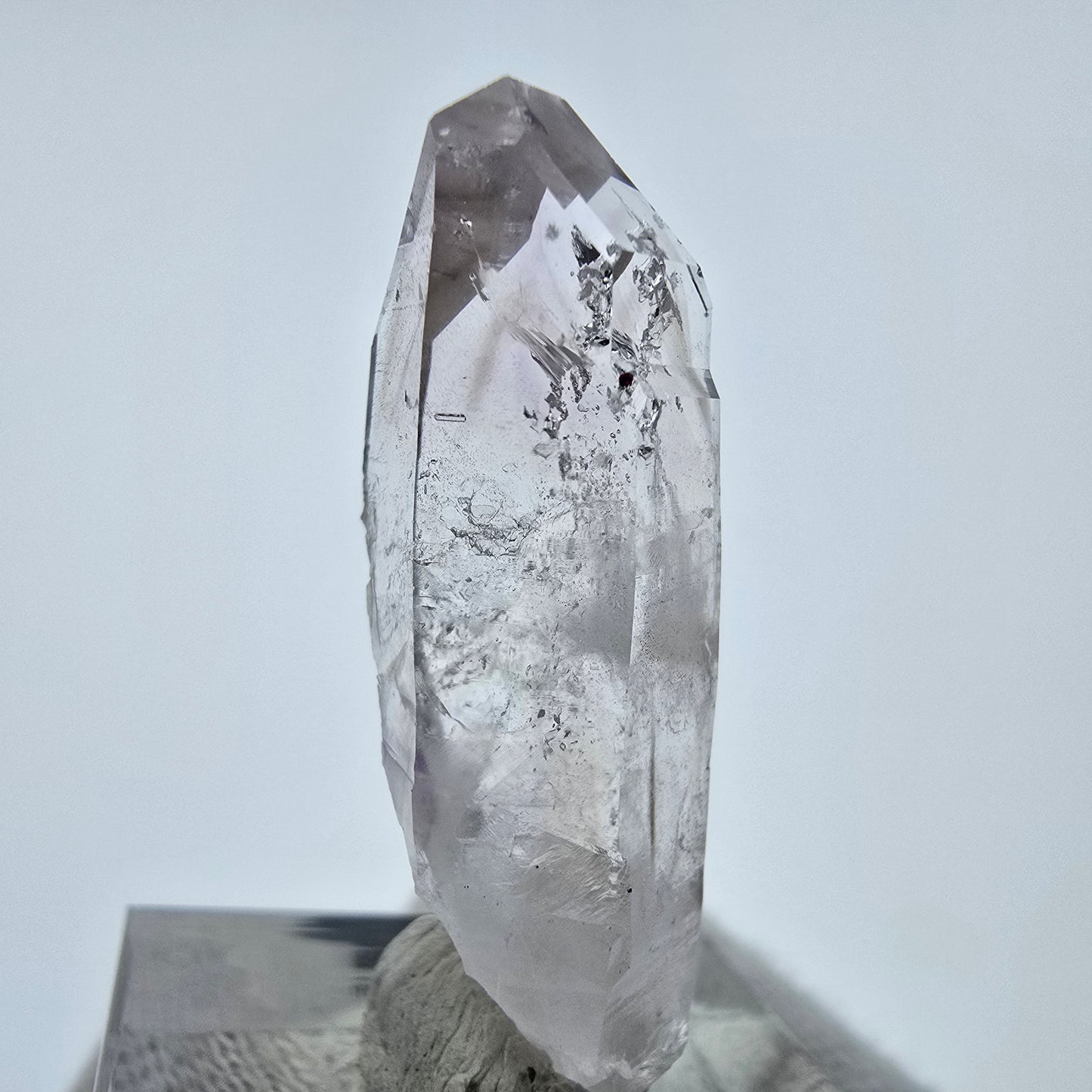 Cristal d'améthyste hématite fantôme Streep Mine, Goboboseb, Namibie 36 x 12 x 9 mm