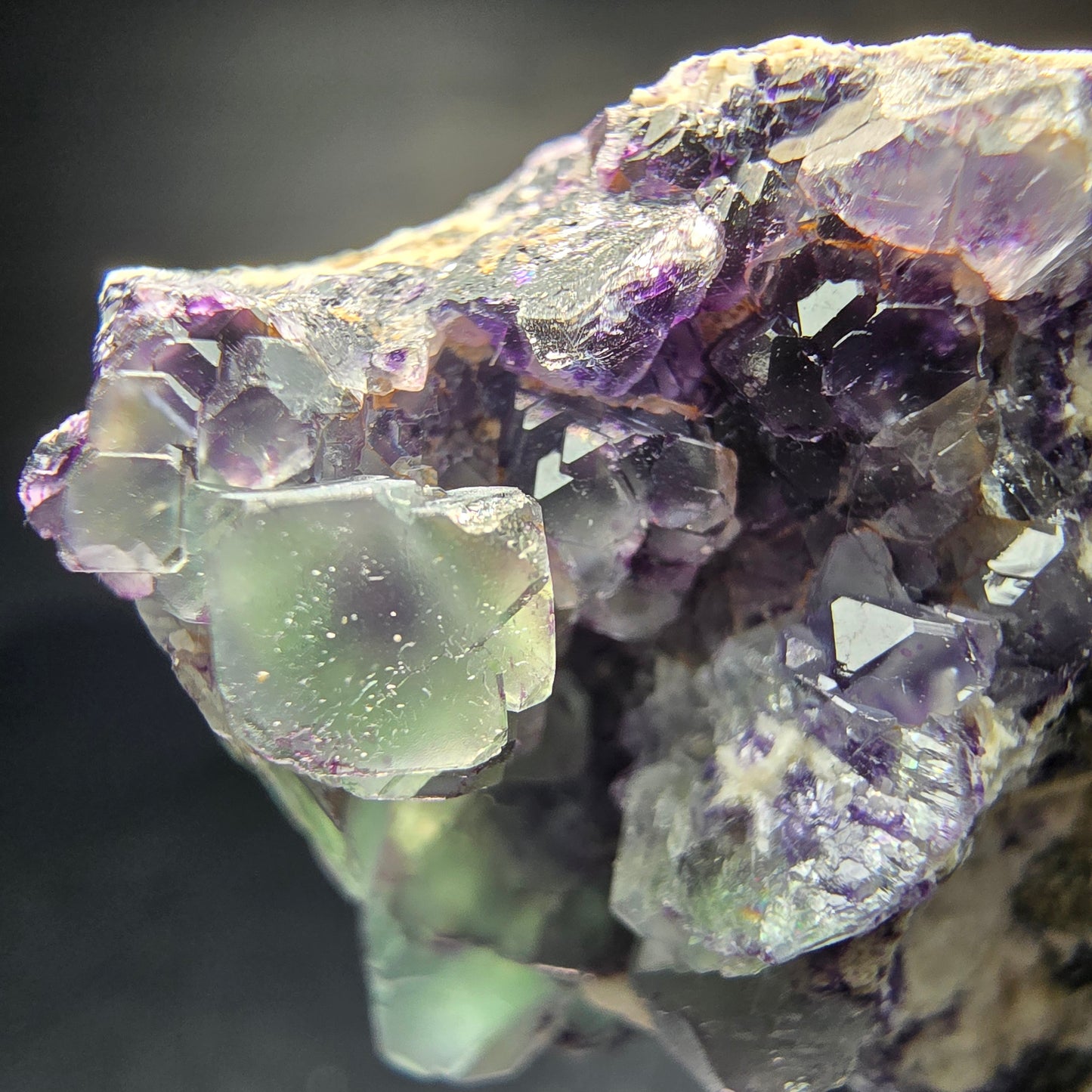 Klare zonare Fluorit Würfel auf Schörl Turmalin Stufe Erongo, Namibia 51*41*26mm