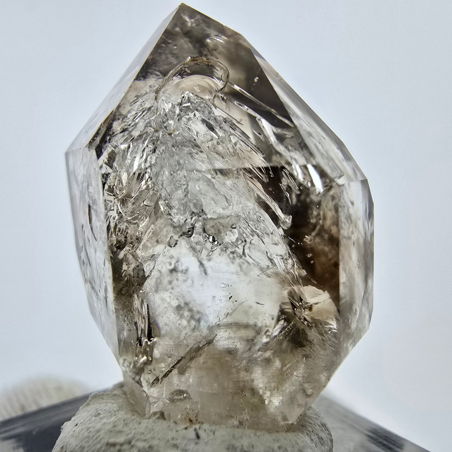 Enhydro Phantom Rauchquarz Zepter, 1x Blase Goboboseb, Namibia 32*24*17mm
