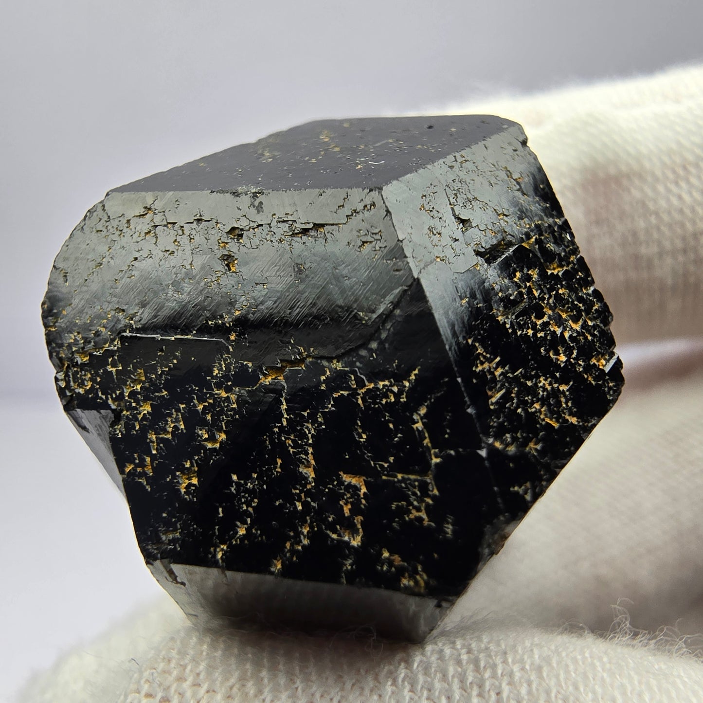 Symmetrischer Schörl Turmalin schwarz glänzend Erongo, Namibia 24*24*18mm