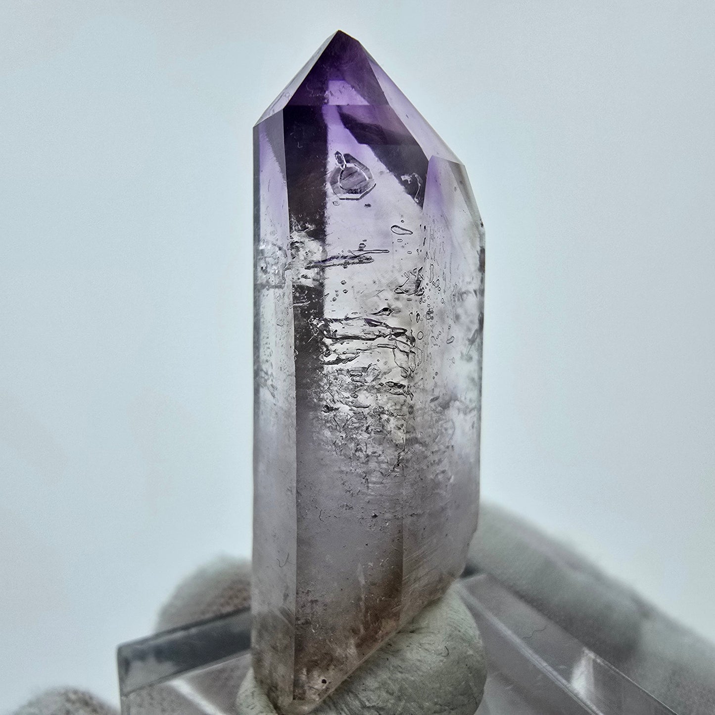 Cristal d'améthyste fantôme transparent Goboboseb, Namibie 41*15*11mm Collection