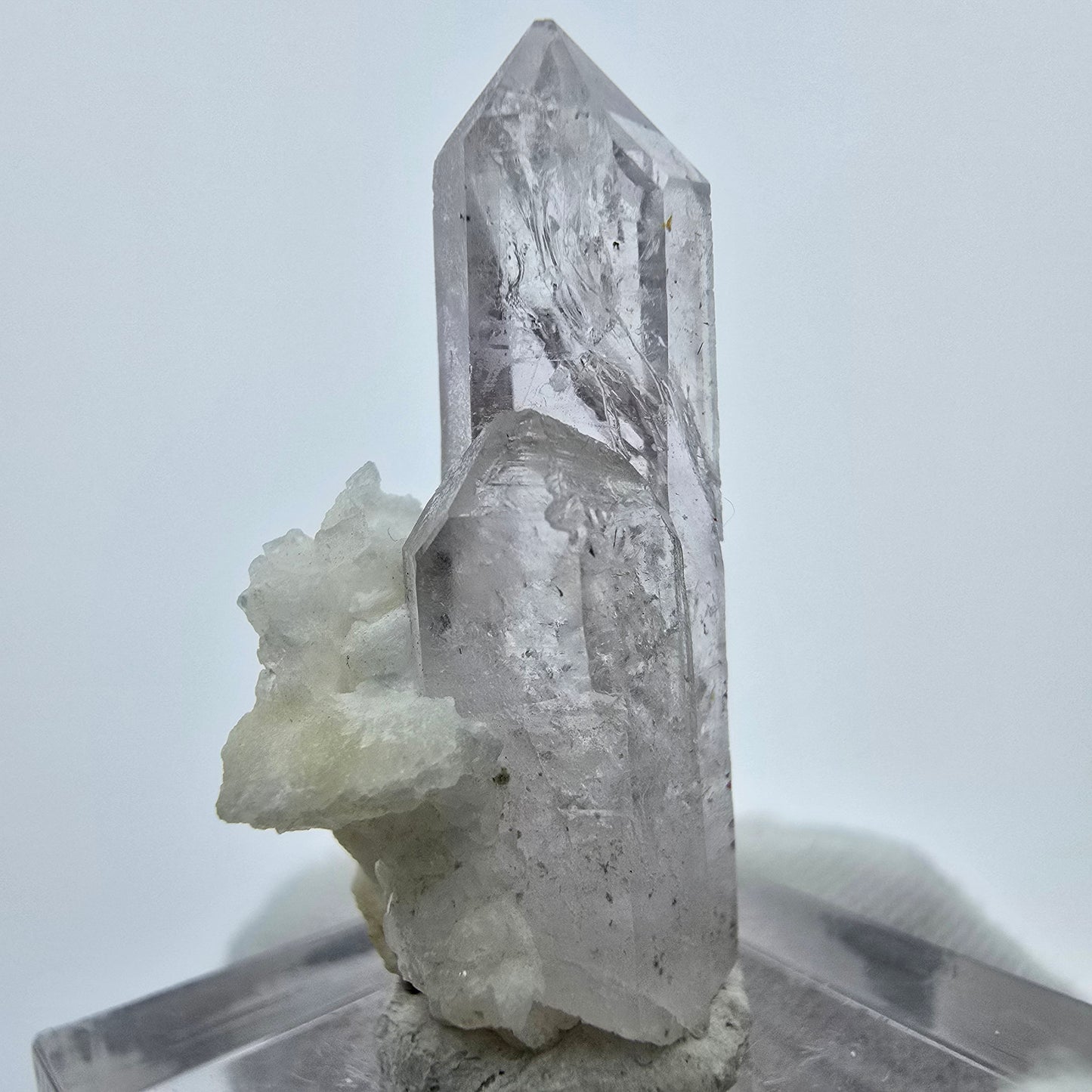Phantom Amethyst mit UV Calcit aus Goboboseb, Namibia 33*16*14mm, Sammlung
