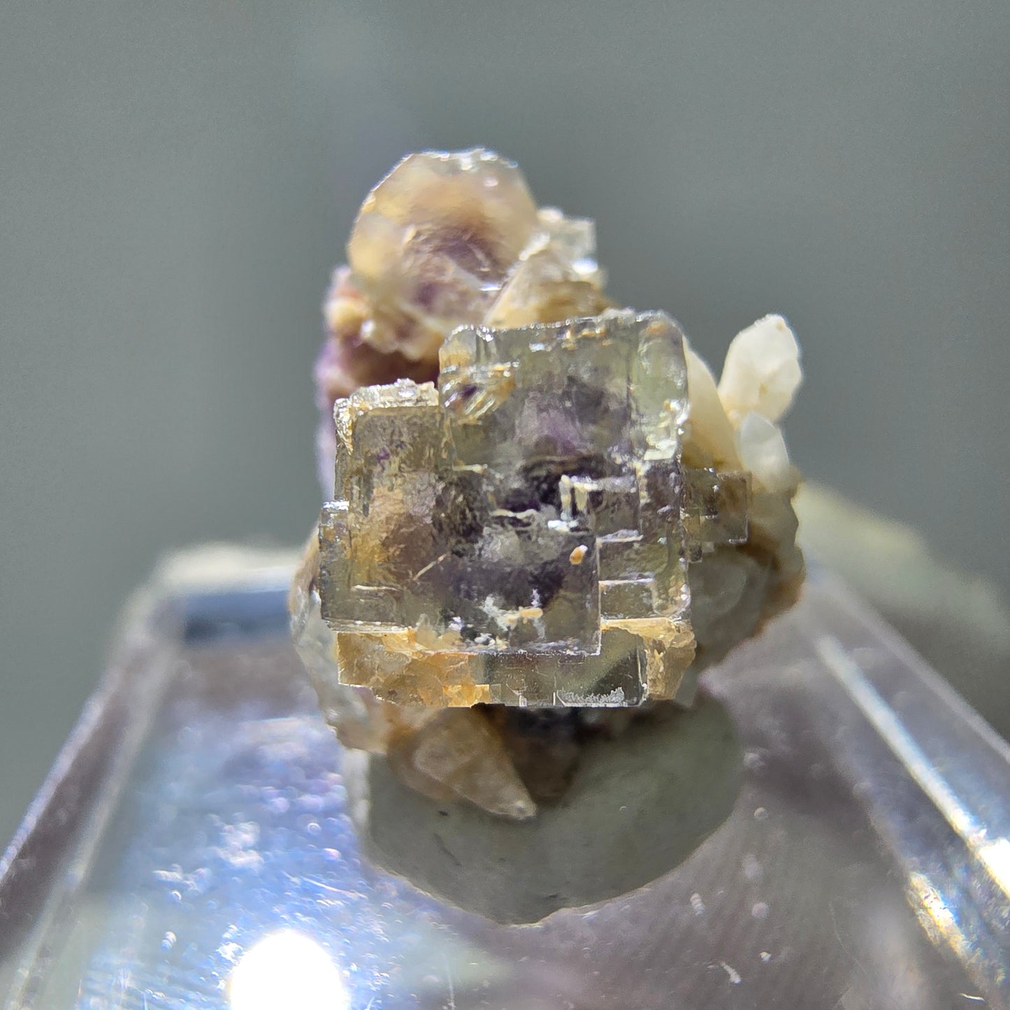 Seltene UV Phantom Fluorit Würfel, Quarz Stufe Brandberg, Namibia 16*13*13mm
