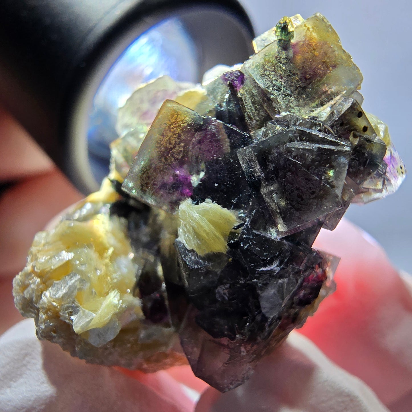 Cubes de fluorite fantôme colorés, muscovite, tourmaline Schorl, hyalite d'Erongo, Namibie 31 x 21 x 24 mm