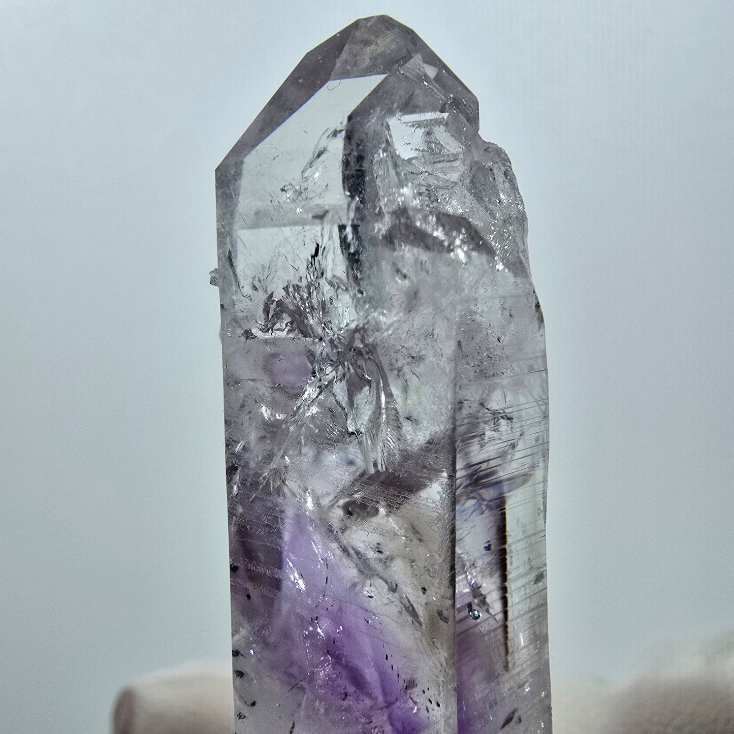 Améthyste fantôme, mine d'hématite Point Streep, Goboboseb, Namibie, 48 x 21 x 14 mm