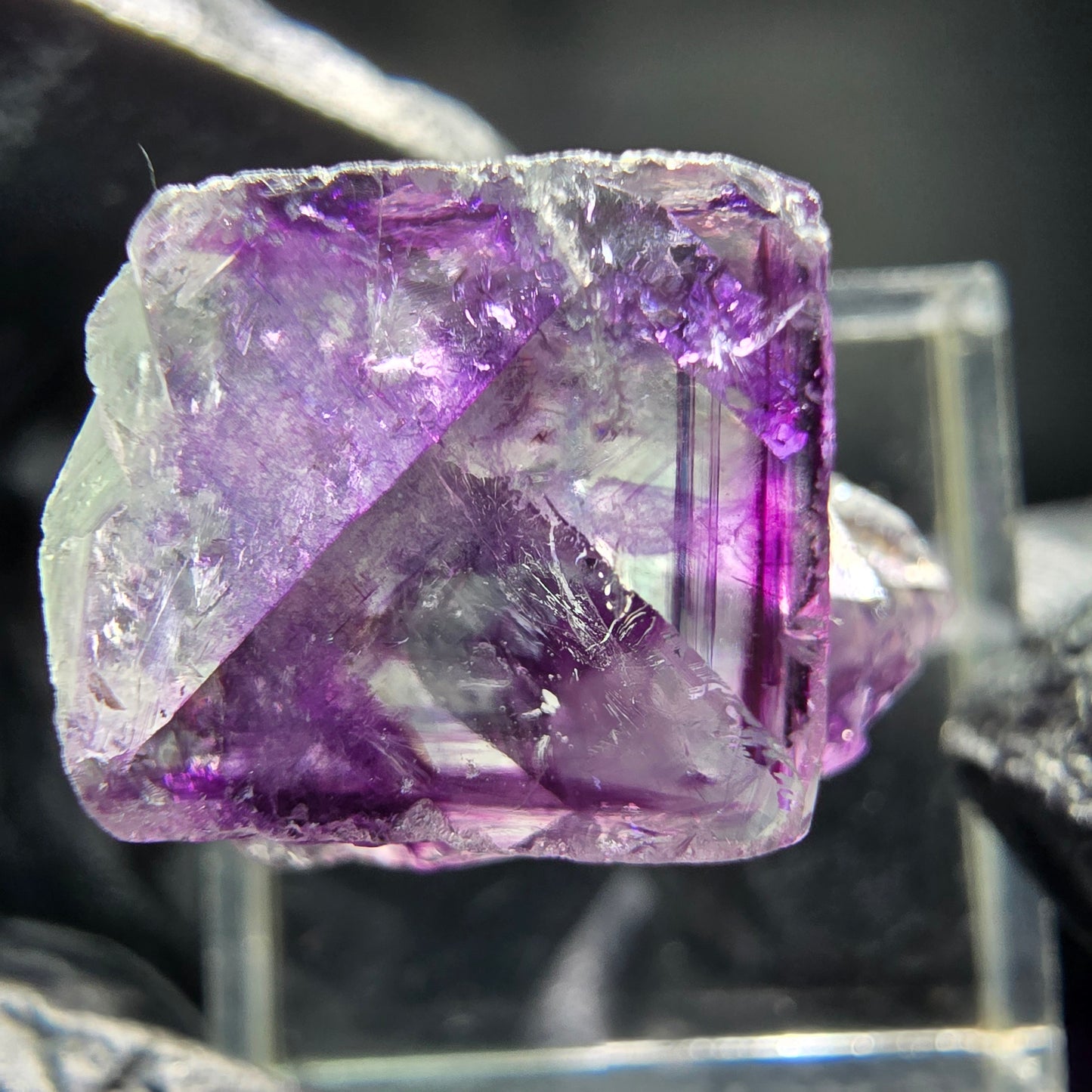 Seltene zonare Phantom Fluorit Würfel Stufe lila grün Okorusu Namibia 25*19*12mm