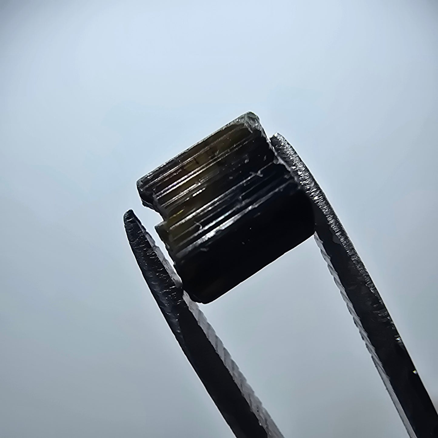 Seltener Verdelith Turmalin Kristall, grün Minas Gerais, Brasilien 7*6*6mm