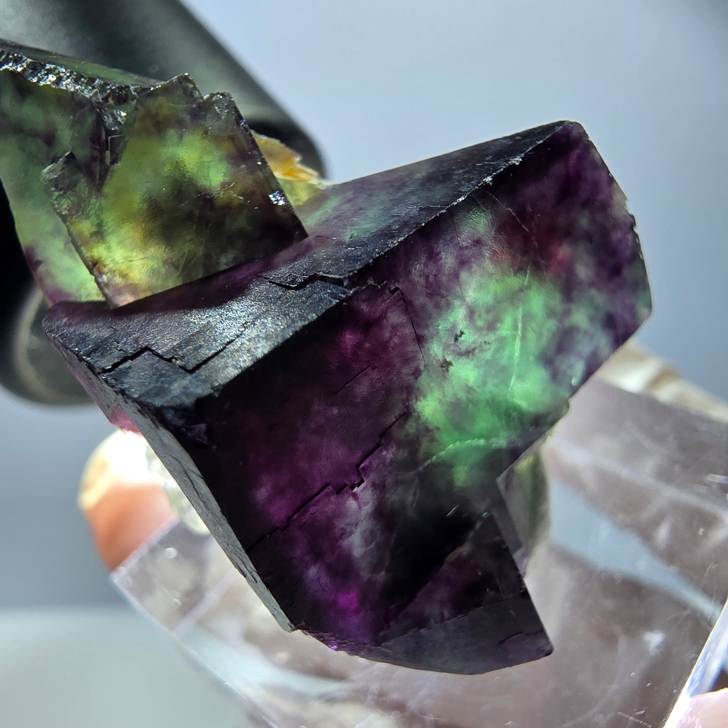 Spécimen rare de cube de fluorite, vert violet, Okorusu, Namibie, 40 x 25 x 18 mm