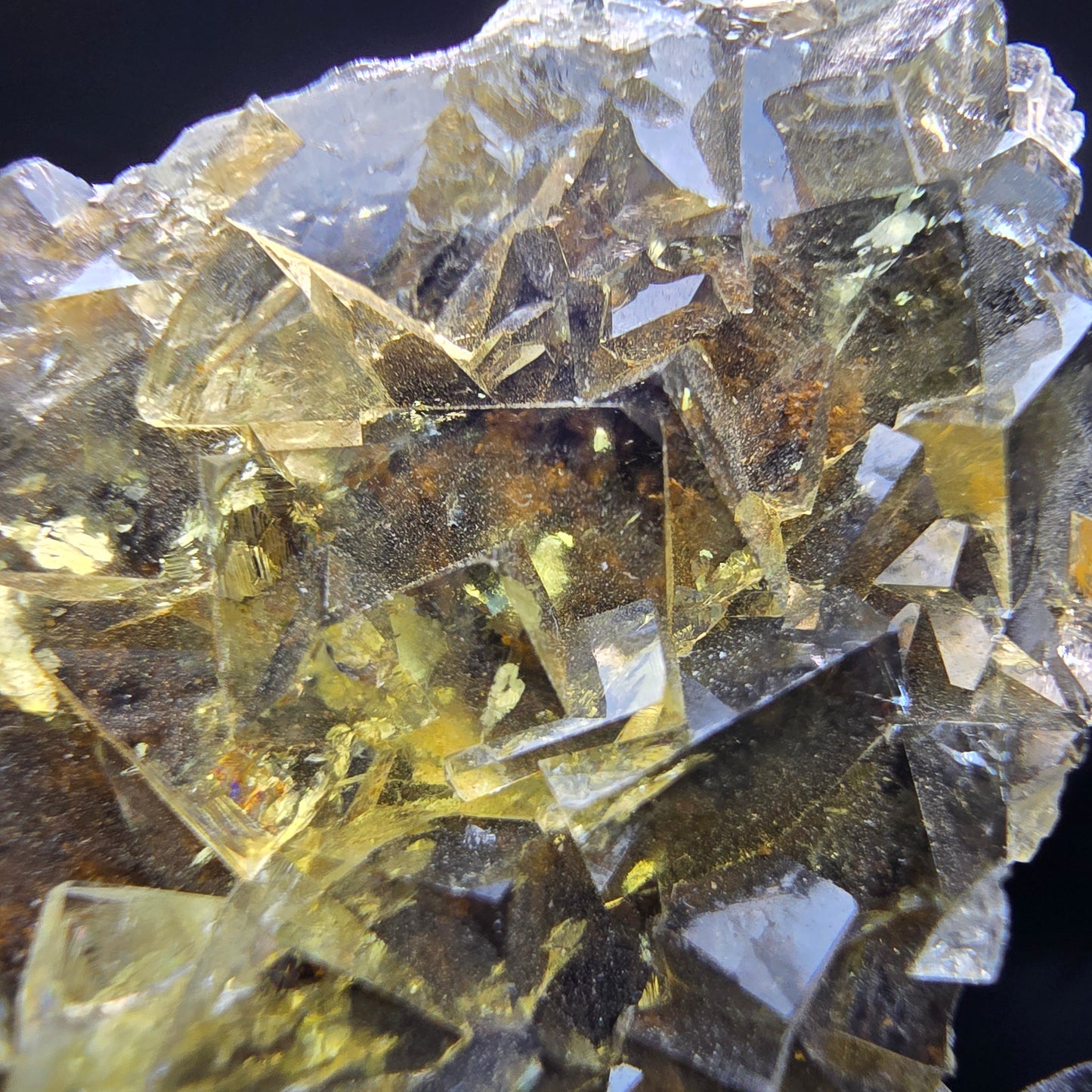 Klare Honey Pocket Phantom Fluorit Würfel Stufe gelb Okorusu, Namibia 73*52*16mm