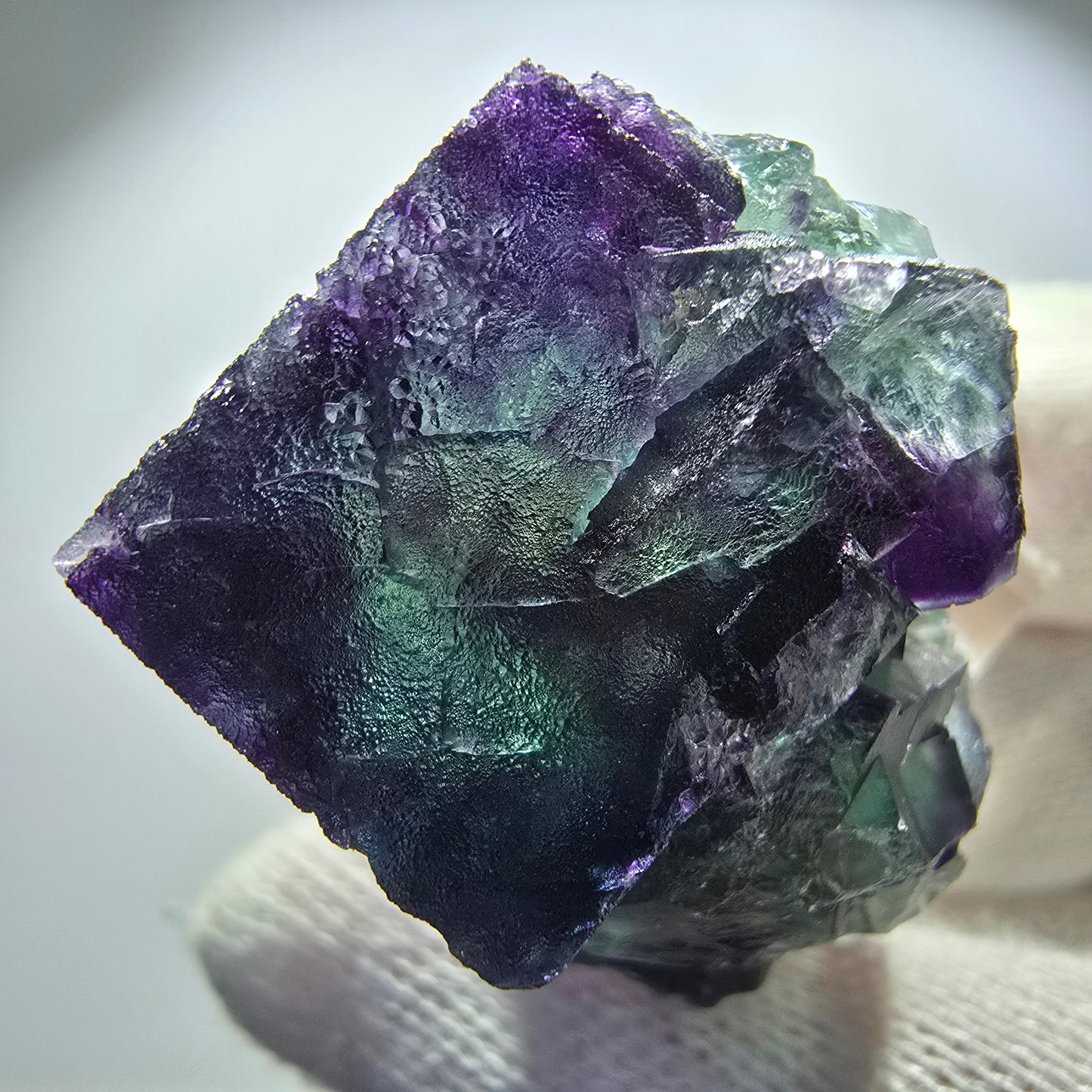 Spécimen rare de cube de fluorite fantôme, vert zonal et violet, Okorusu, Namibie, 38 x 30 x 24 mm