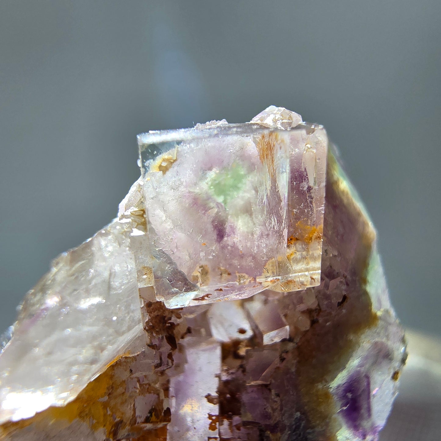 Seltene UV Phantom Fluorit Würfel, Quarz Stufe Brandberg, Namibia 31*22*13mm