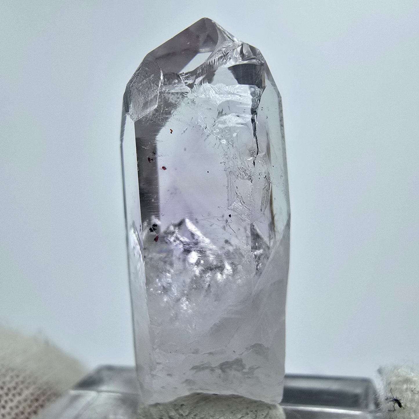 Phantom Amethyst Kristall mit Hämatit Streep Mine Goboboseb Namibia 30*12*9mm