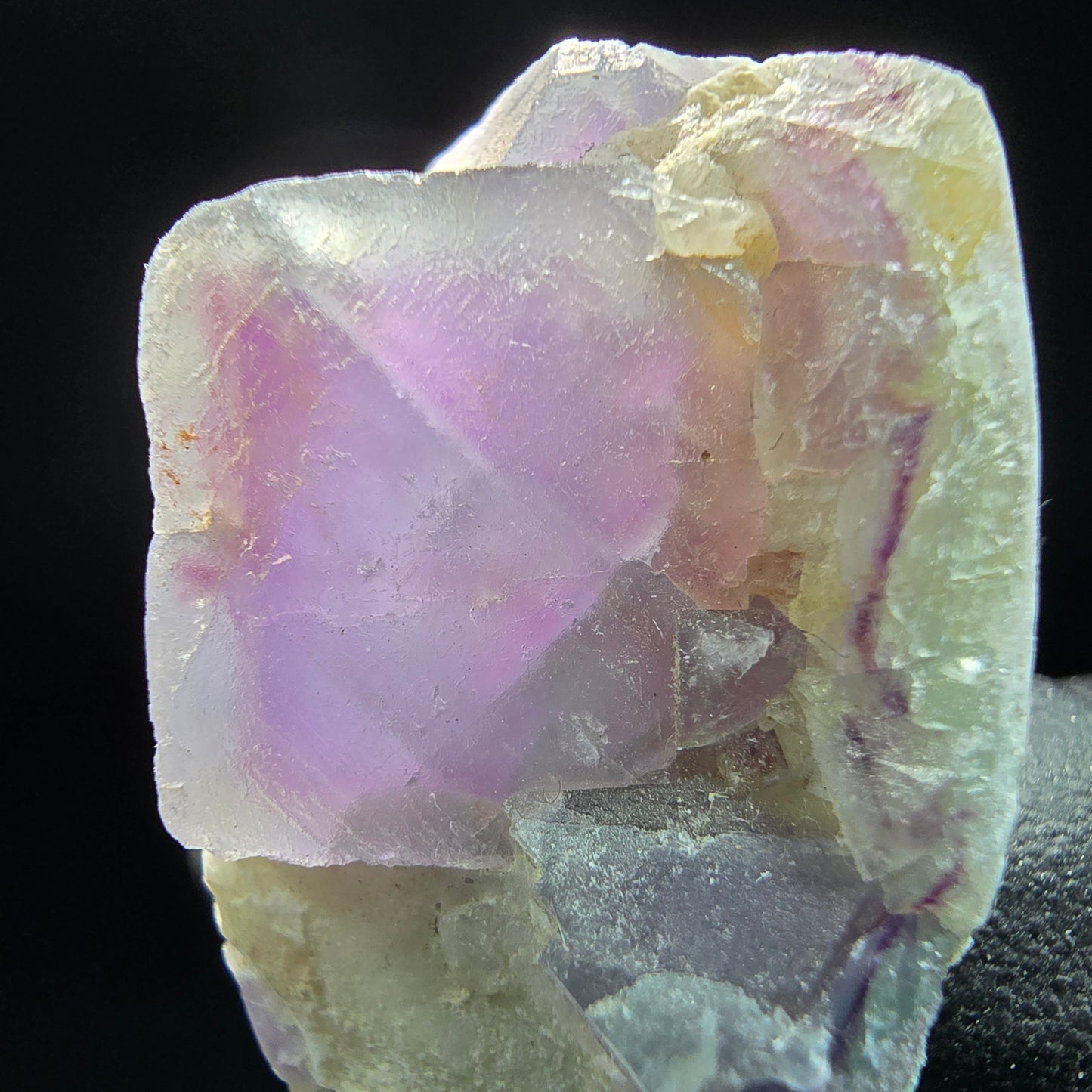 Niveau de cube Phantom Fluorite violet vert Omehane, collection Namibie 38*29*19mm