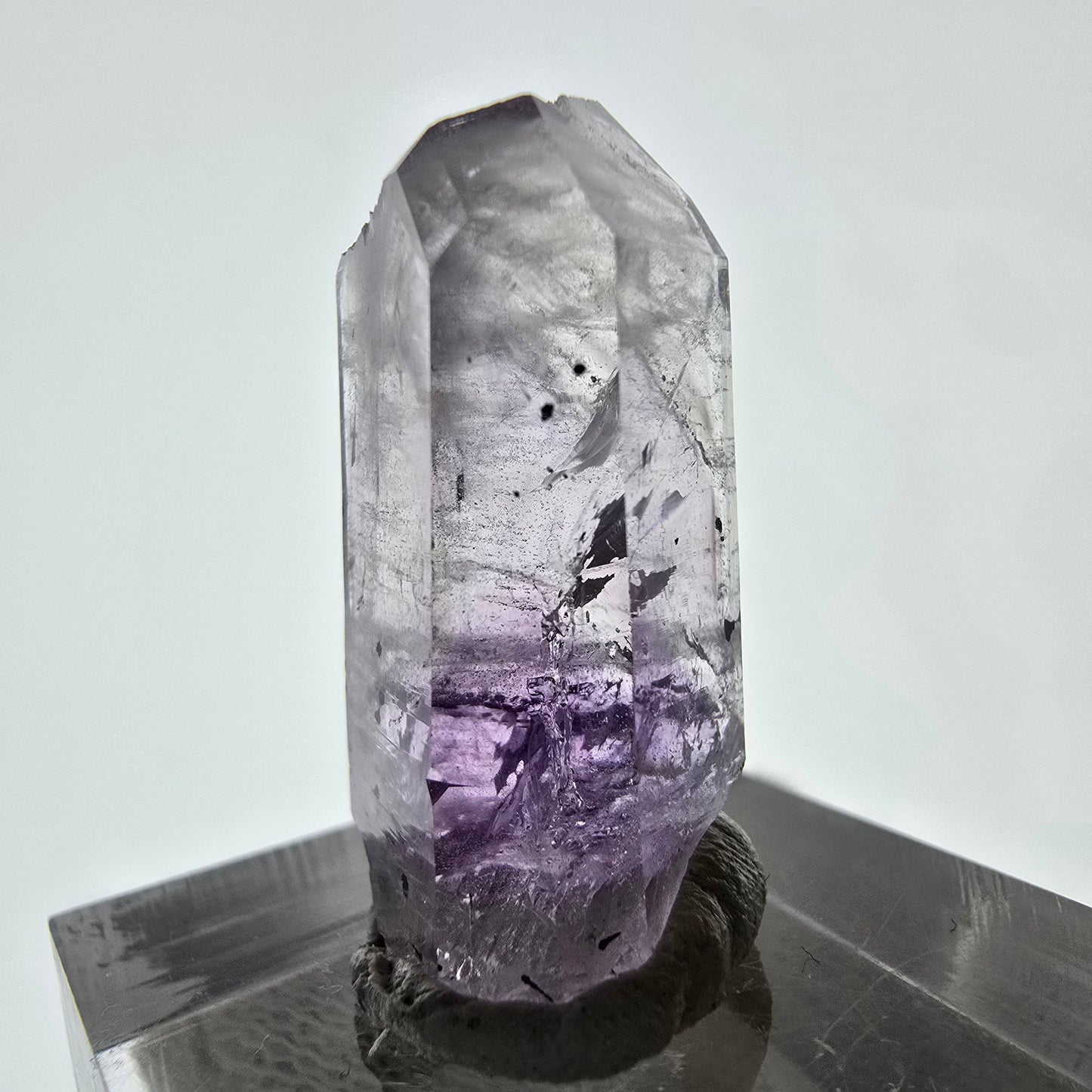 Améthyste fantôme avec hématite, mine Streep, Goboboseb, Namibie, 40 x 15 x 12 mm