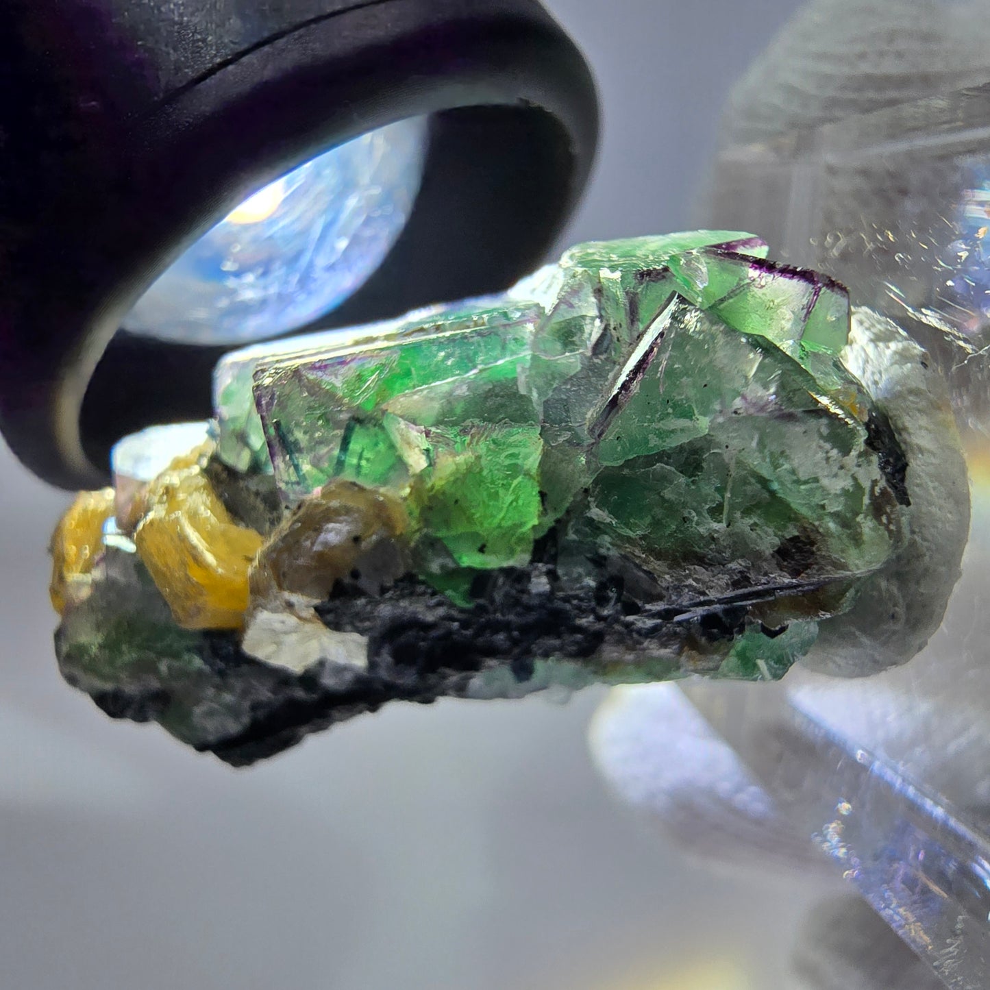 Cube de fluorite fantôme zonal, tourmaline muscovite Schörl hyalite Erongo, Namibie 36 x 21 x 17 mm