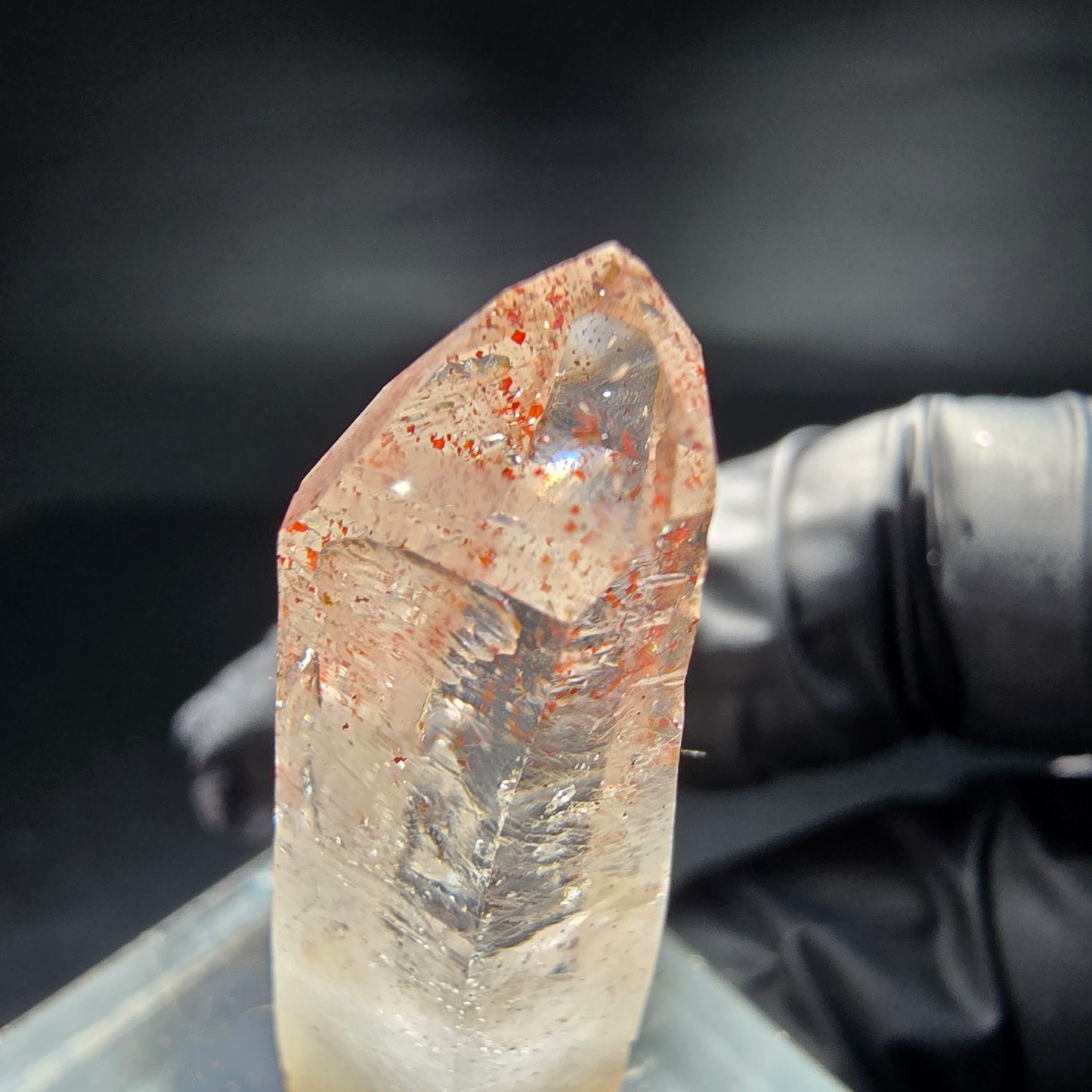 Klare Rauchquarz Spitze mit rotem Eisen Goboboseb Namibia 38*14*11mm Sammlung