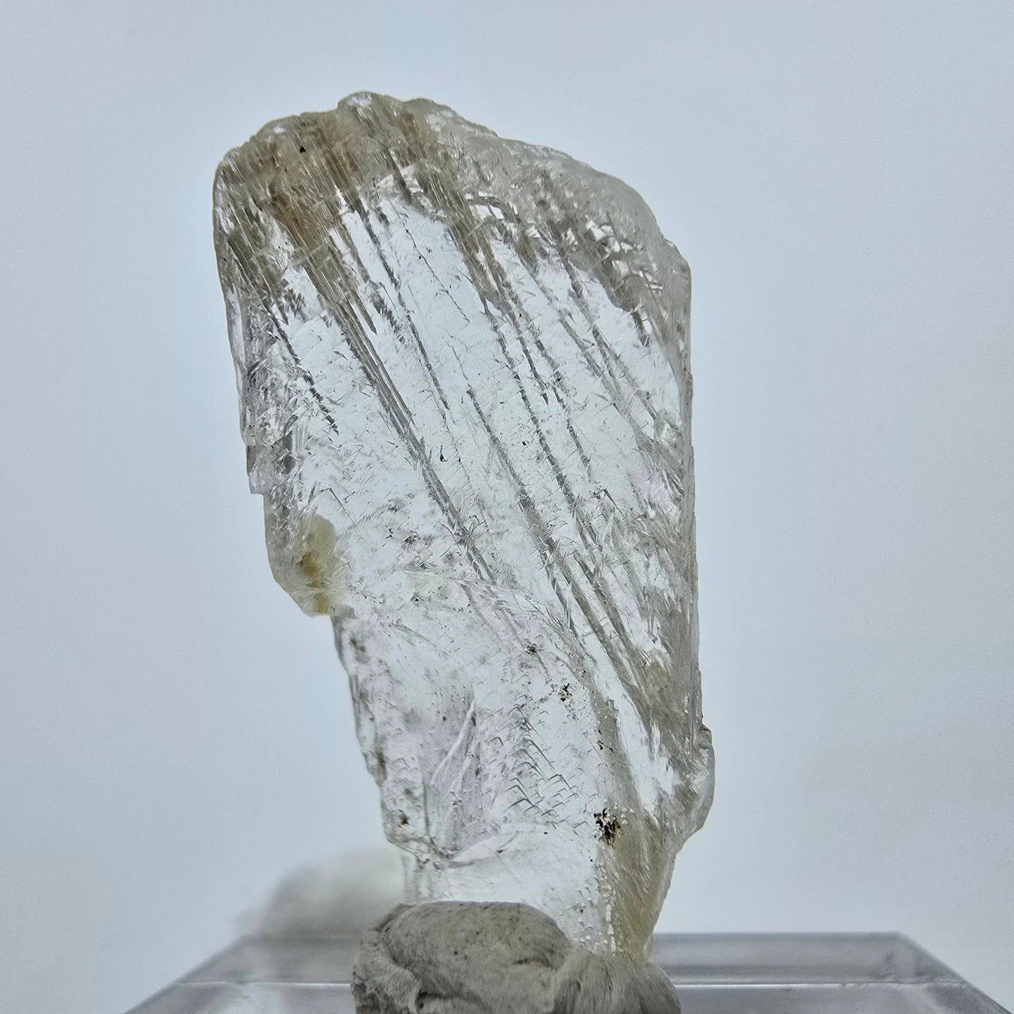 Seltener Kunzit X Spodumen Kristall weiß UV Mineral 29*13*4mm aus Brasilien