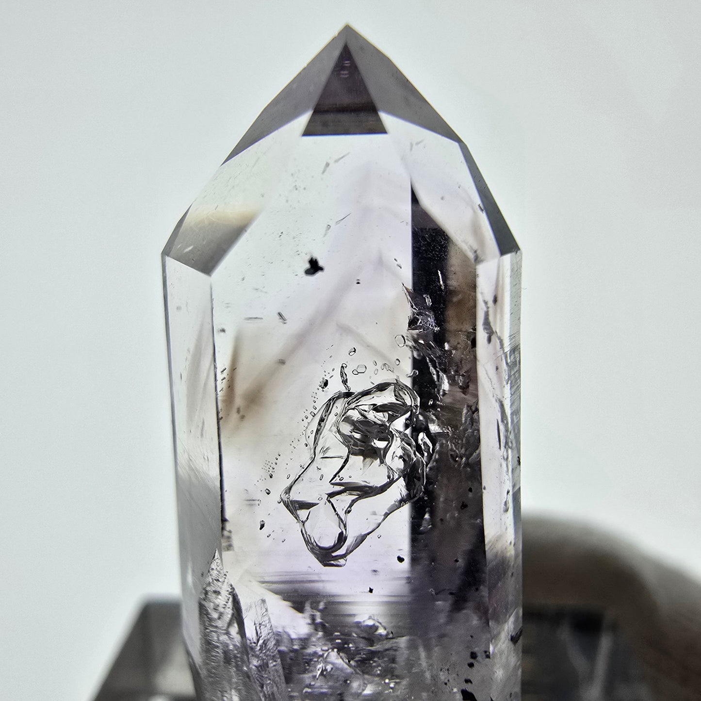 Améthyste fantôme Enhydro avec hématite Streep Mine, Goboboseb, Namibie 31 x 13 x 9 mm