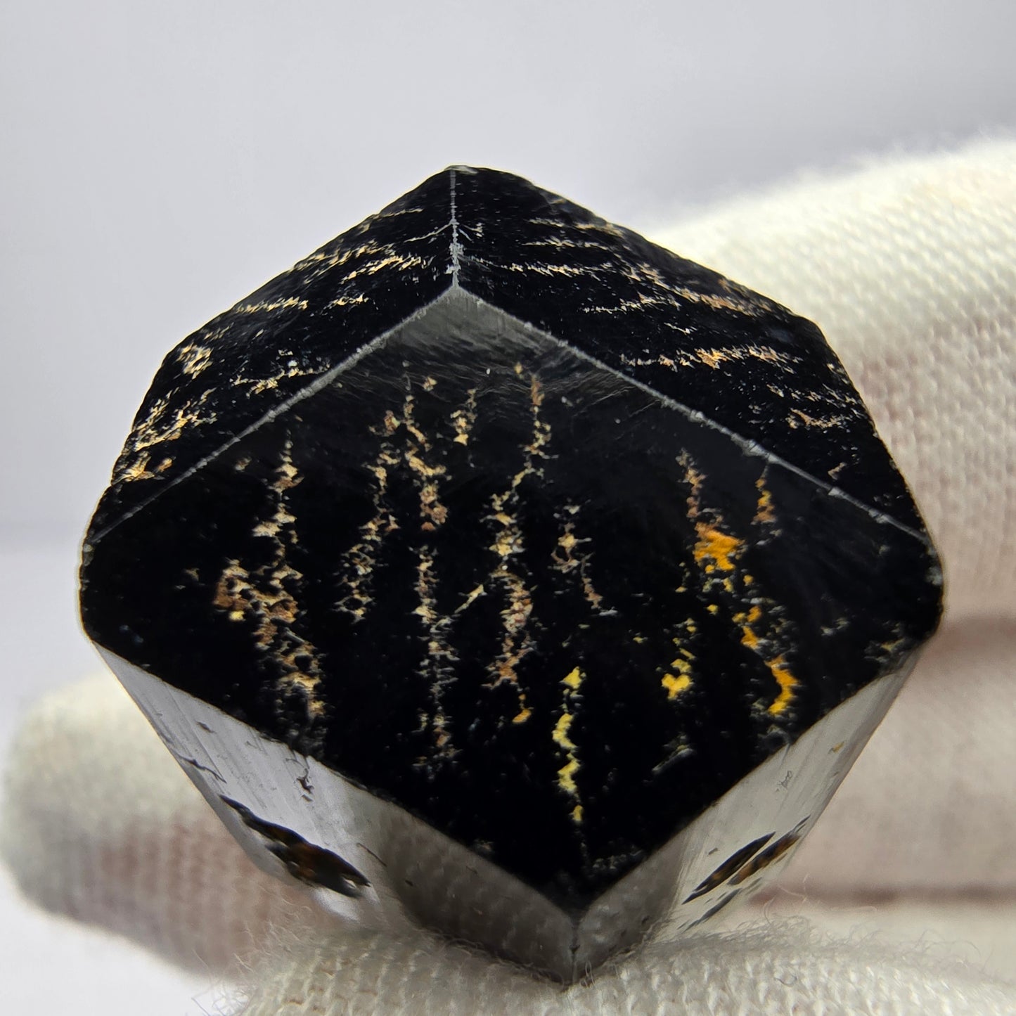 Symmetrischer Schörl Turmalin schwarz glänzend Erongo, Namibia 24*17*16mm
