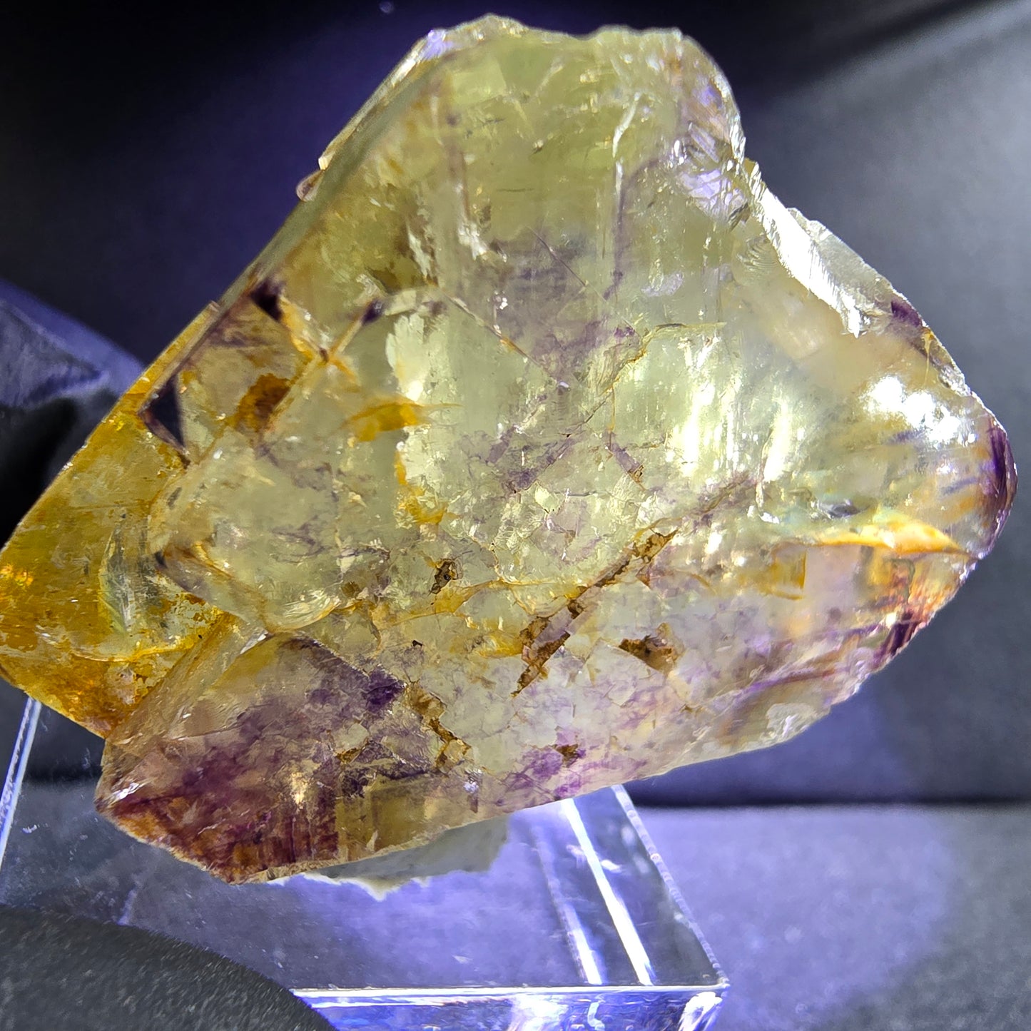 Klarer Phantom Honey Pocket Fluorit Würfel gelb lila 30*28*19mm Okorusu, Namibia