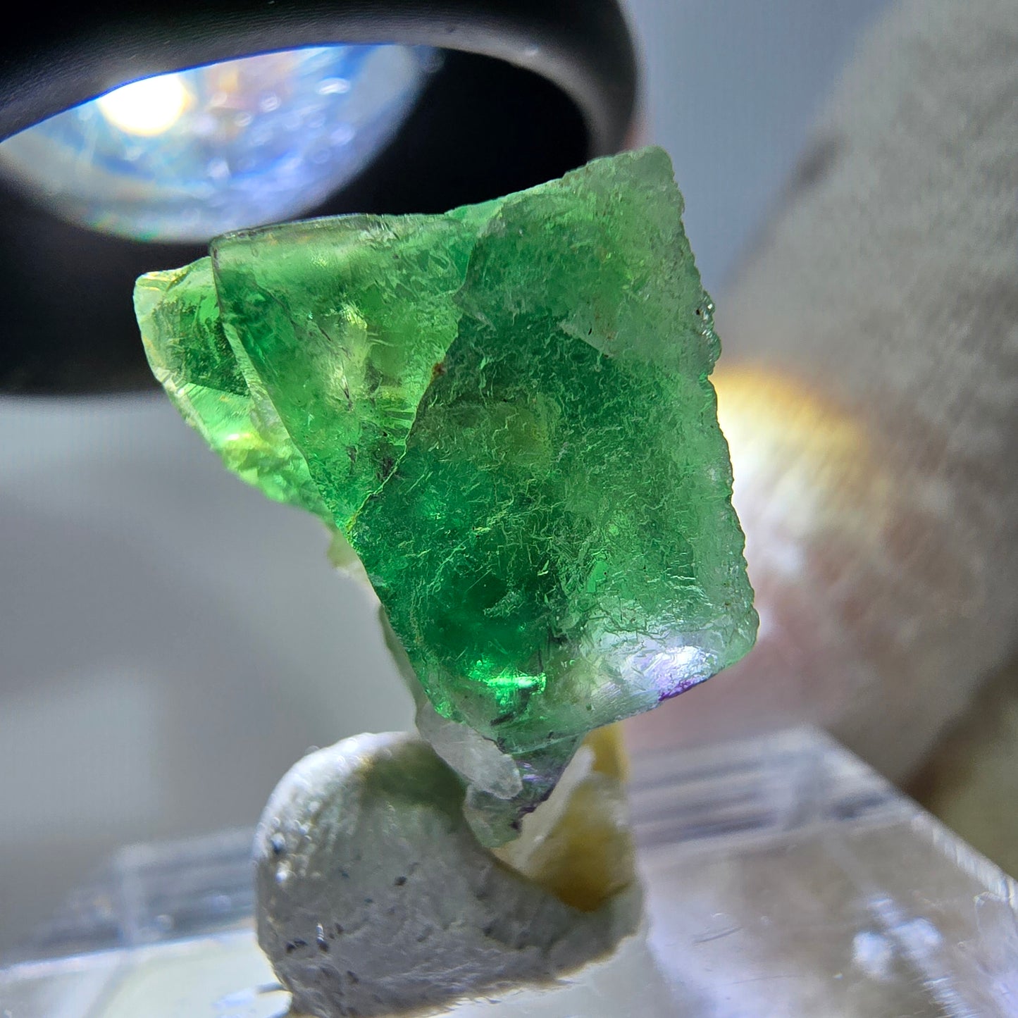Cube de fluorite fantôme zonal, spécimen de muscovite, Erongo, Namibie, 19 x 13 x 11 mm
